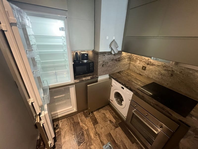 Dubai Marina 1-Bedroom Sea View Apartment for Rent