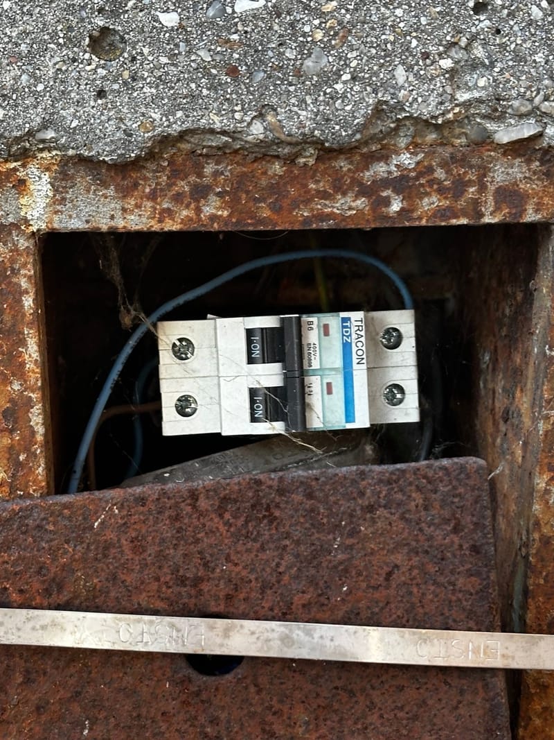 Mit lát egy szerelő ezen a képen?