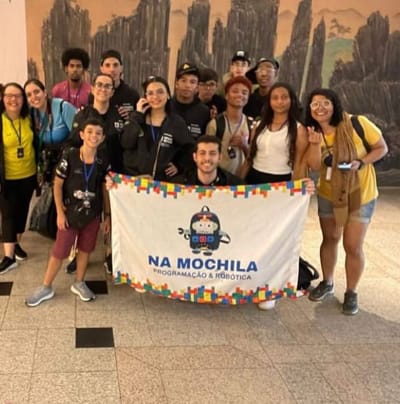 Prefeitura recebe equipe “Na Mochila”, vice-campeã mundial de robótica na Coreia do Sul