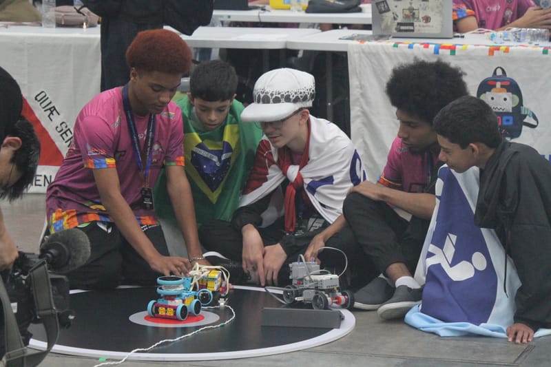Aulas de programação e robótica