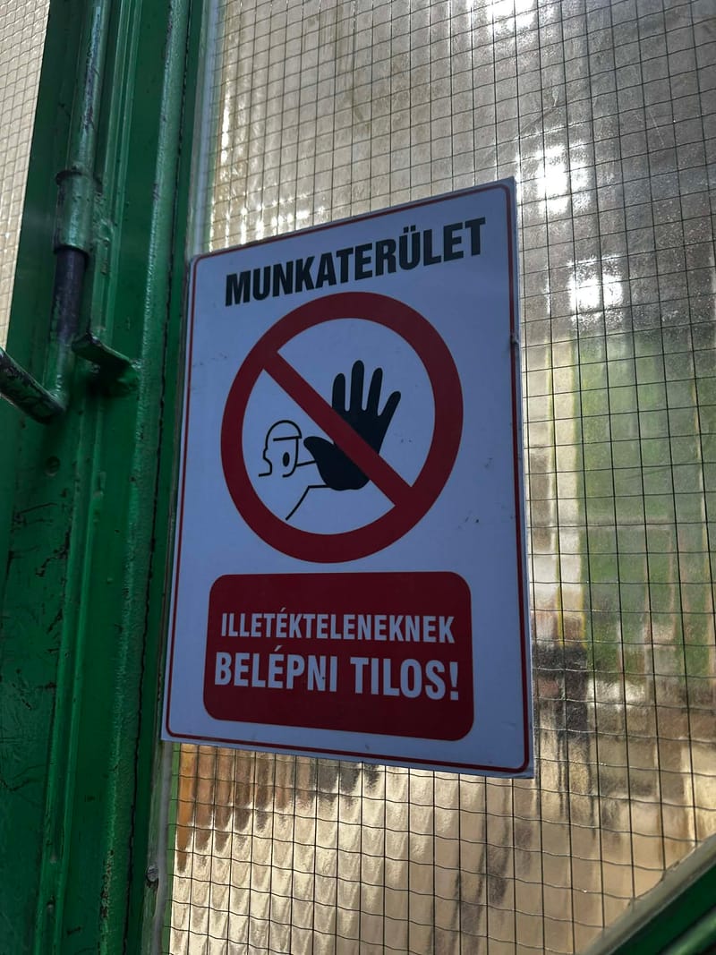 Munkavédelmi táblák jogszabályi háttere – miért kötelező és mennyibe kerülhet a hiánya?