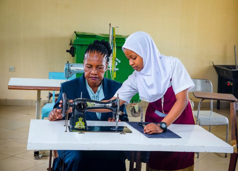 MWENYEKITI BARAZA LA UONGOZI NACTVET ASHUHUDIA UTOAJI MAFUNZO YA AMALI SHULE ZA SEKONDARI