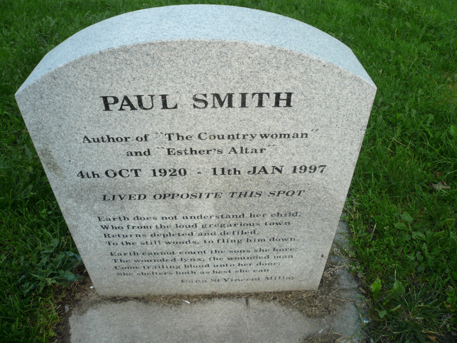 2015 09 Grand Canal Dublin Leeson Street memorial