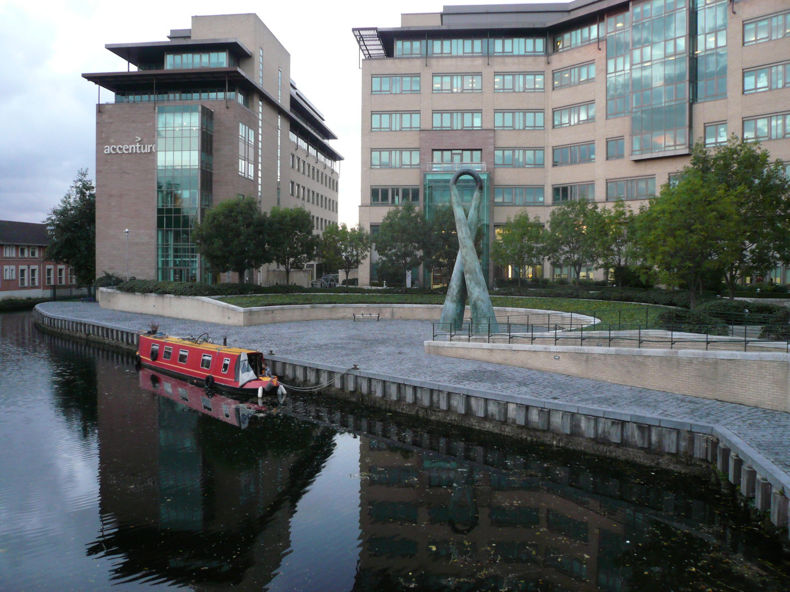 2015 09 Grand Canal Dublin lock C1