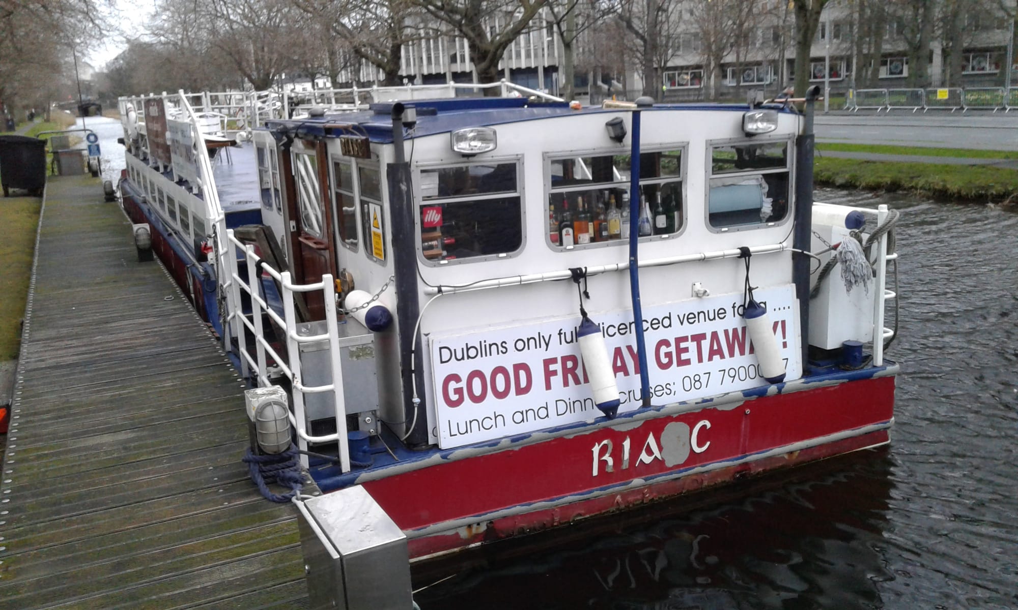 2017 03 17th Grand Canal Dublin La Peniche mv Riasc