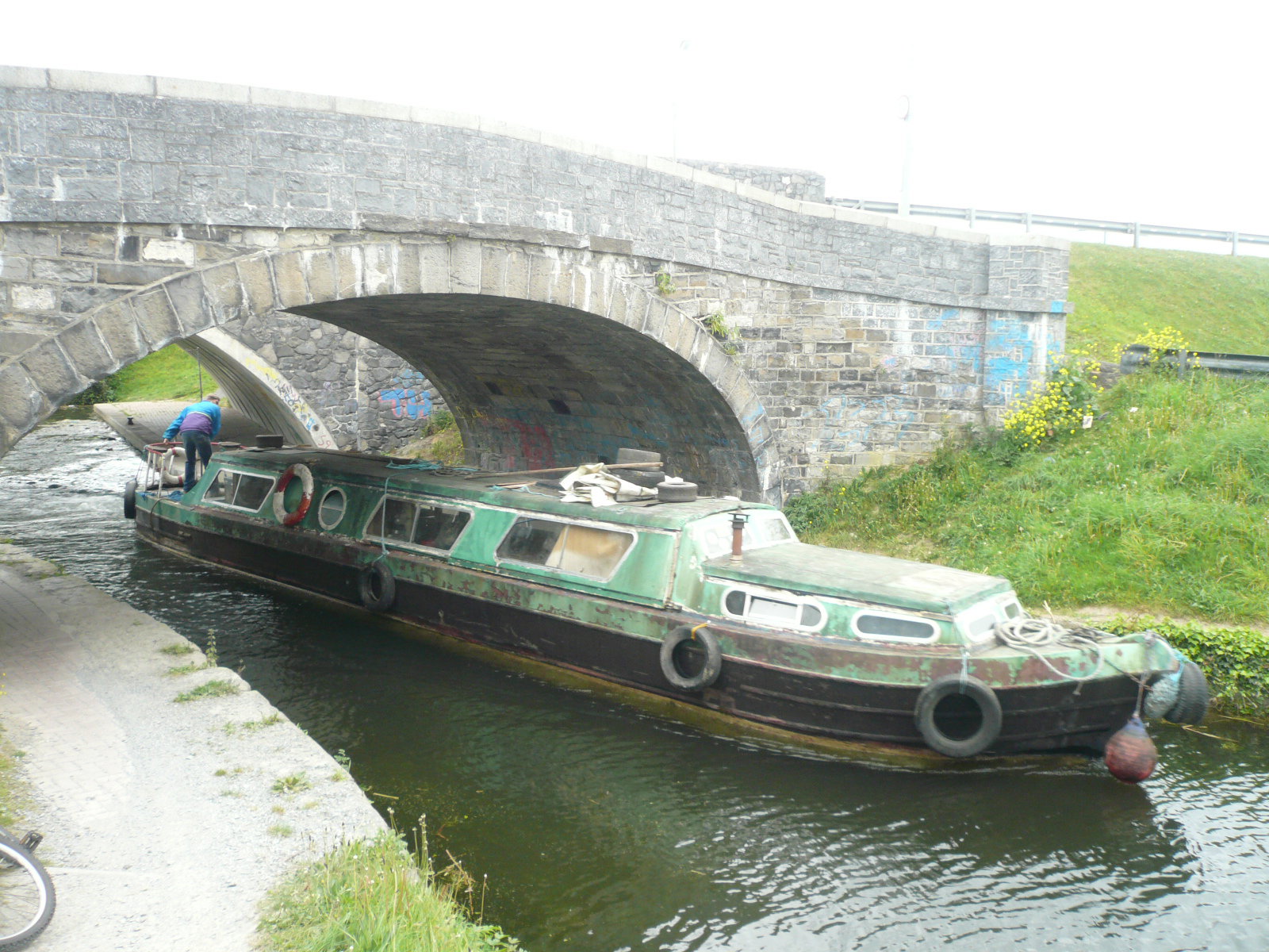 2017 05 Grand Canal Dublin rally at LUAS Anne Devlin Bridge lock 1