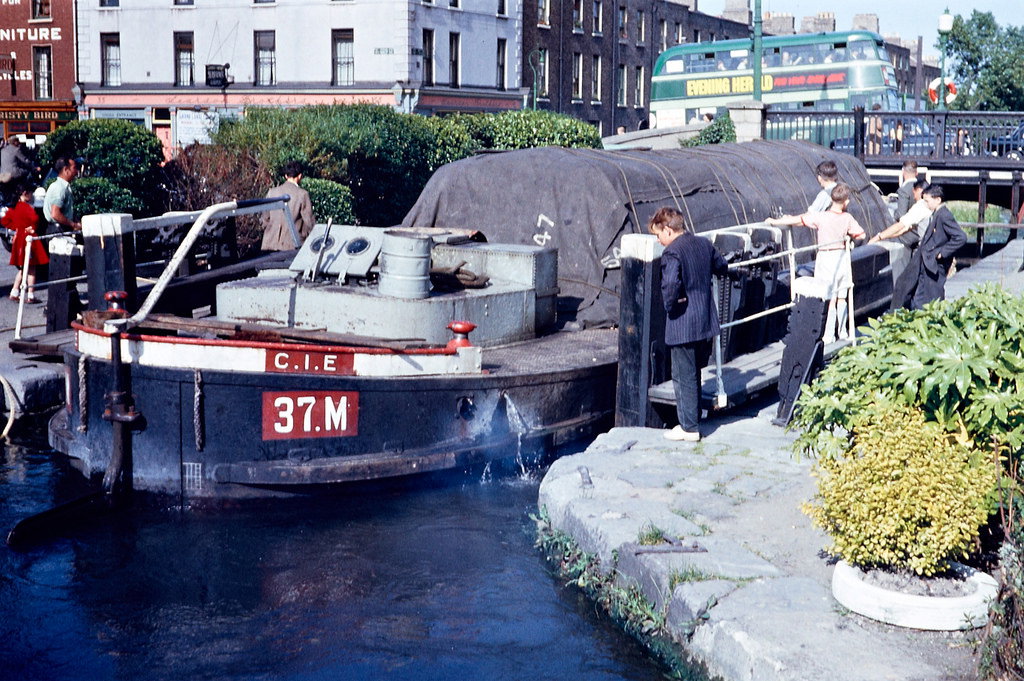 1950s Grand Canal Dublin lock C7 Portobello 37M underway