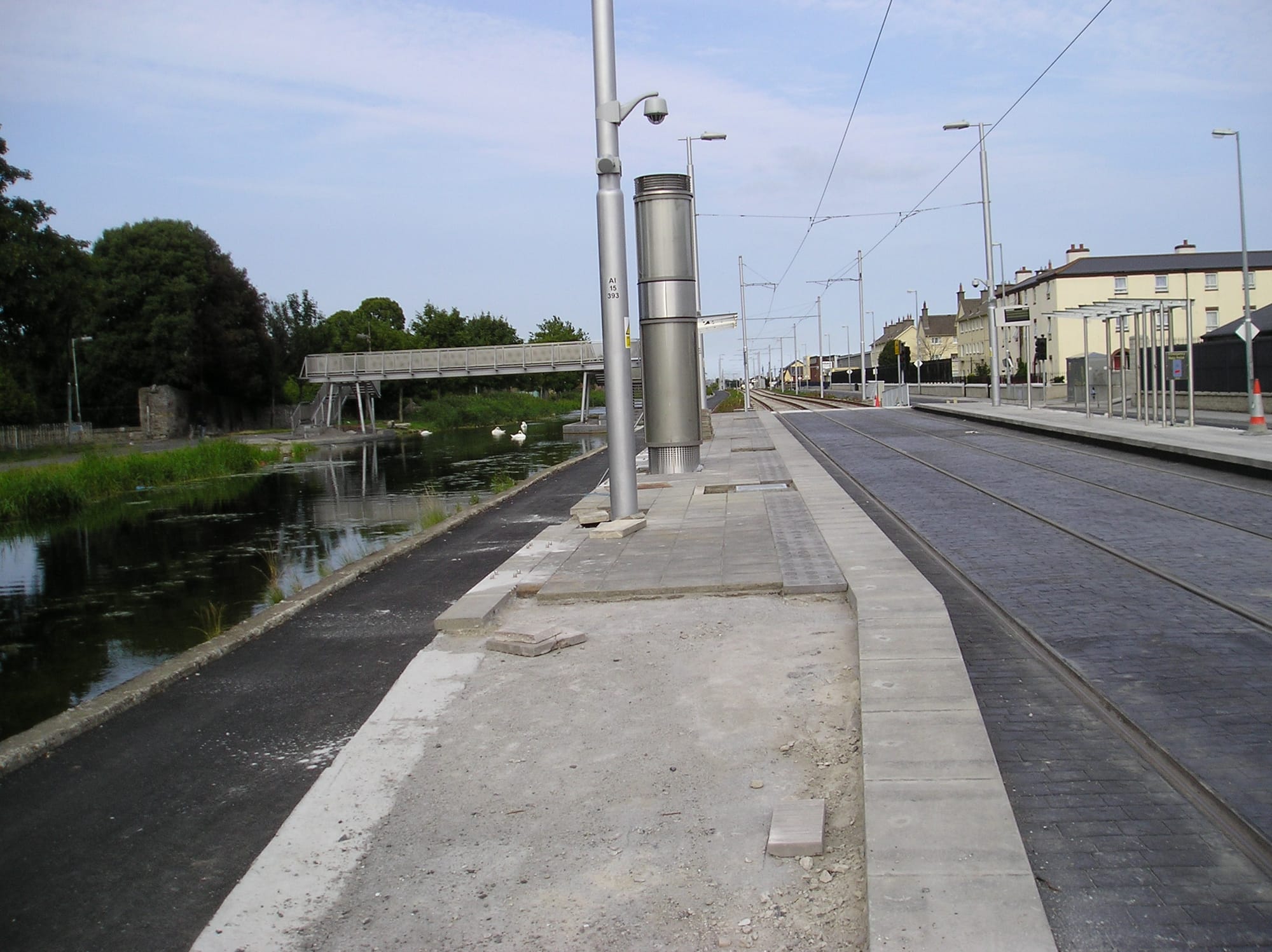 2004 07 Grand Canal Luas Drimnagh Lock 2