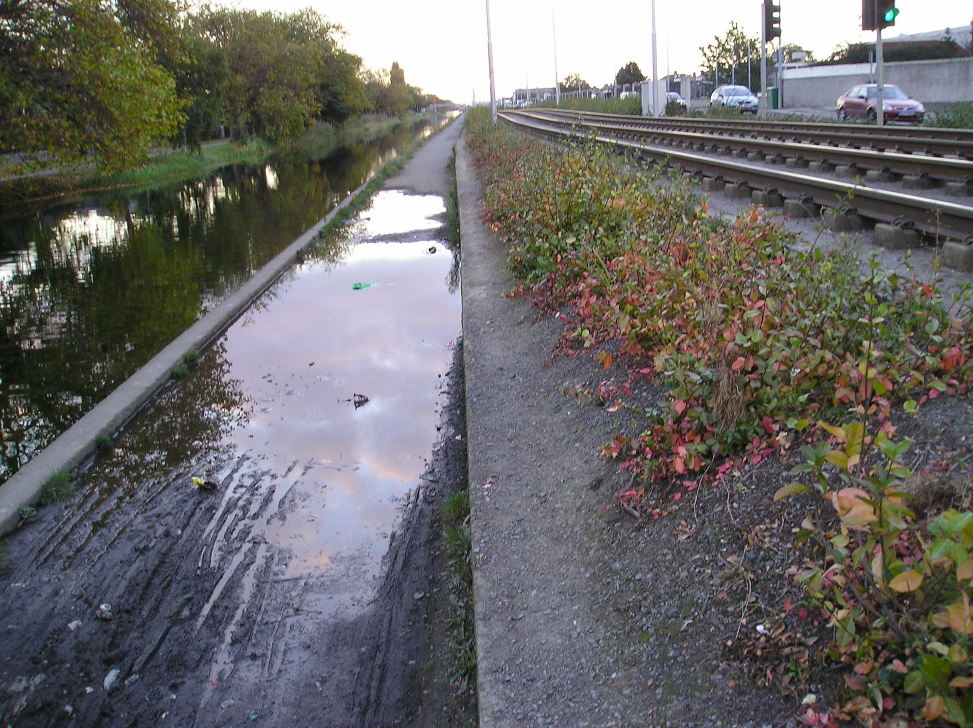 2007 09 Grand Canal Dublin Davitt Road flooded towpath