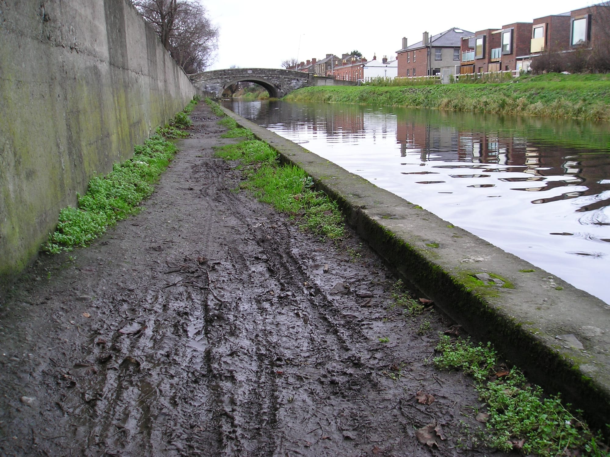 2008 01 Grand Canal Dublin Sallys Bridge flooded towpath