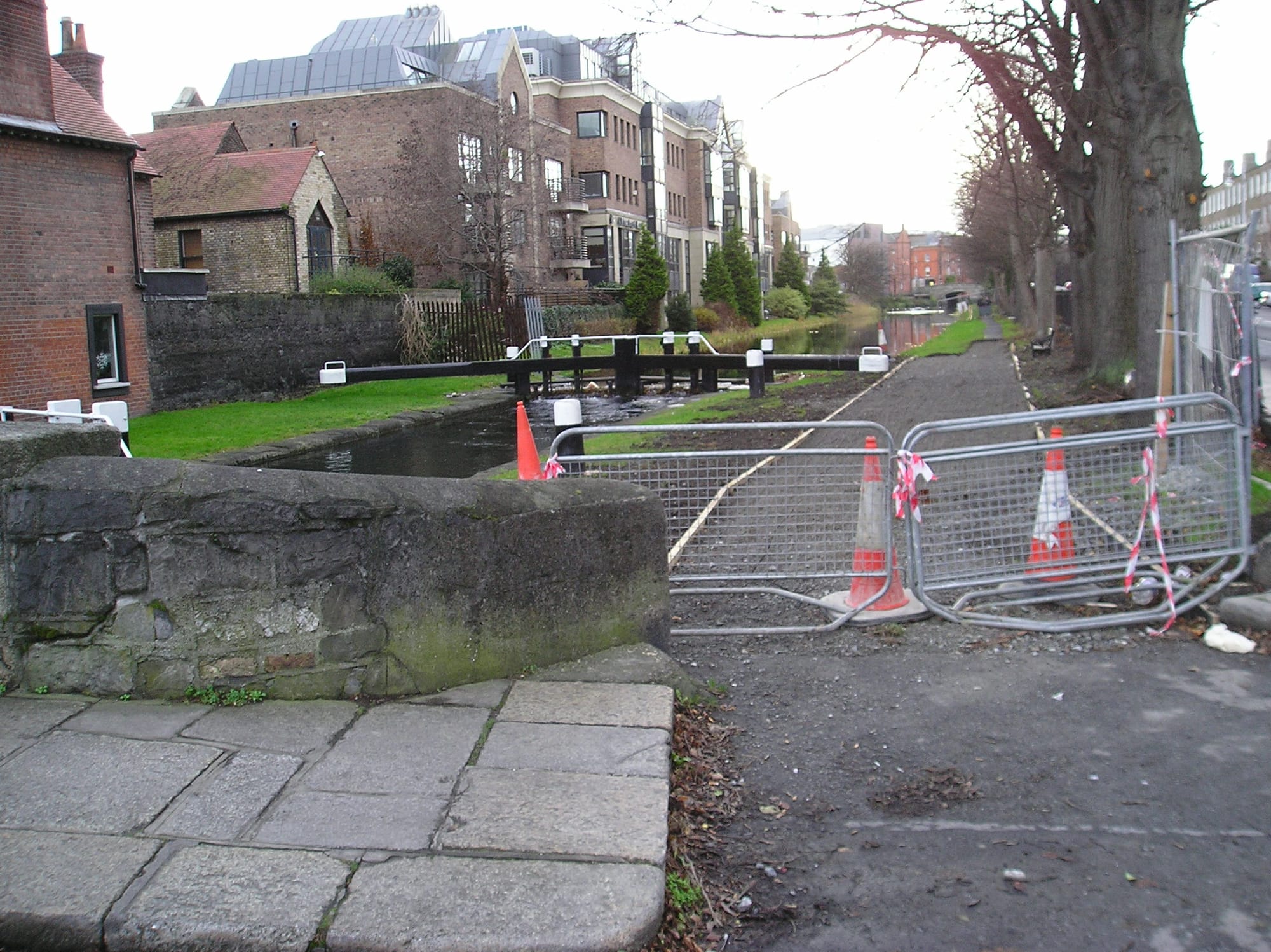2008 01 Grand Canal Lock C3 Percy Place towpath works