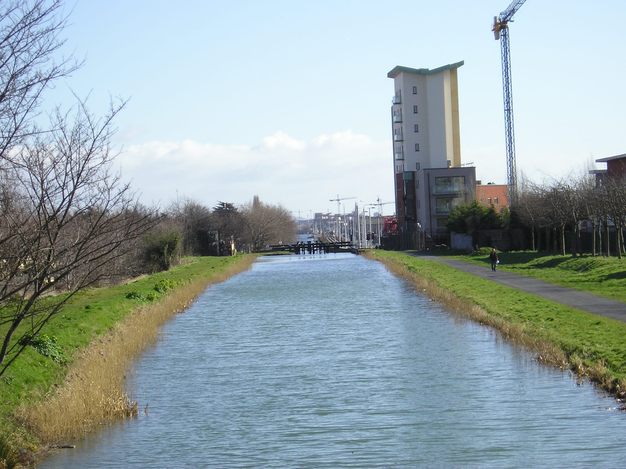 2008 03 Grand Canal Dublin Lock 3 apartments tower replaces single storey lock keepers cottage