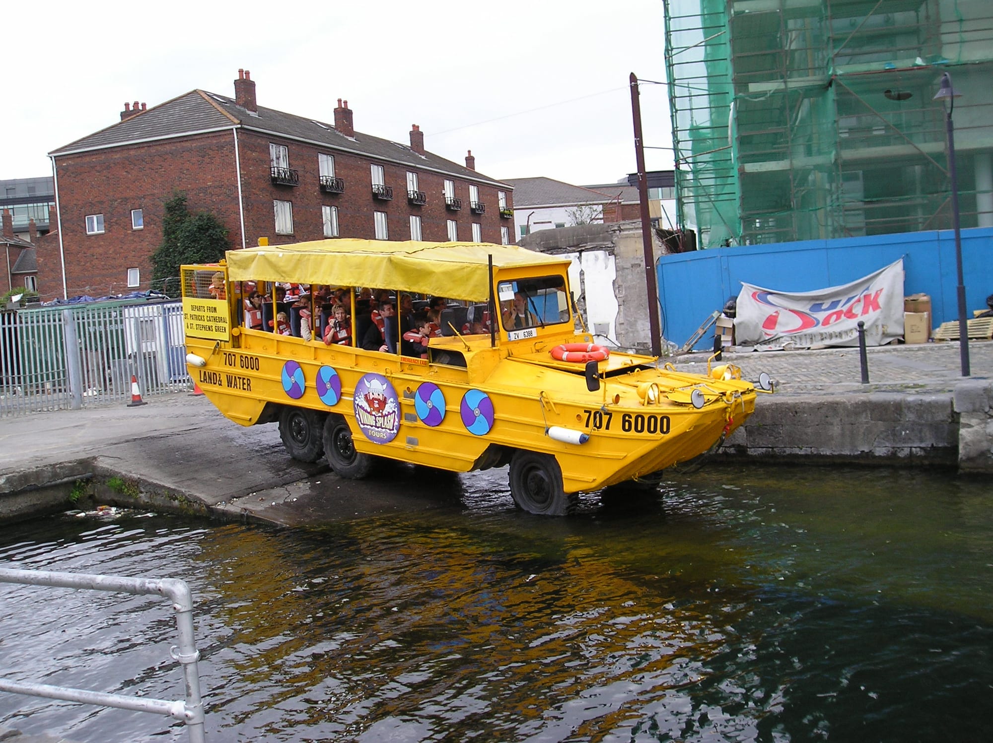 2004 07 Grand Canal Basin Viking Splash in Grand Canal Basin