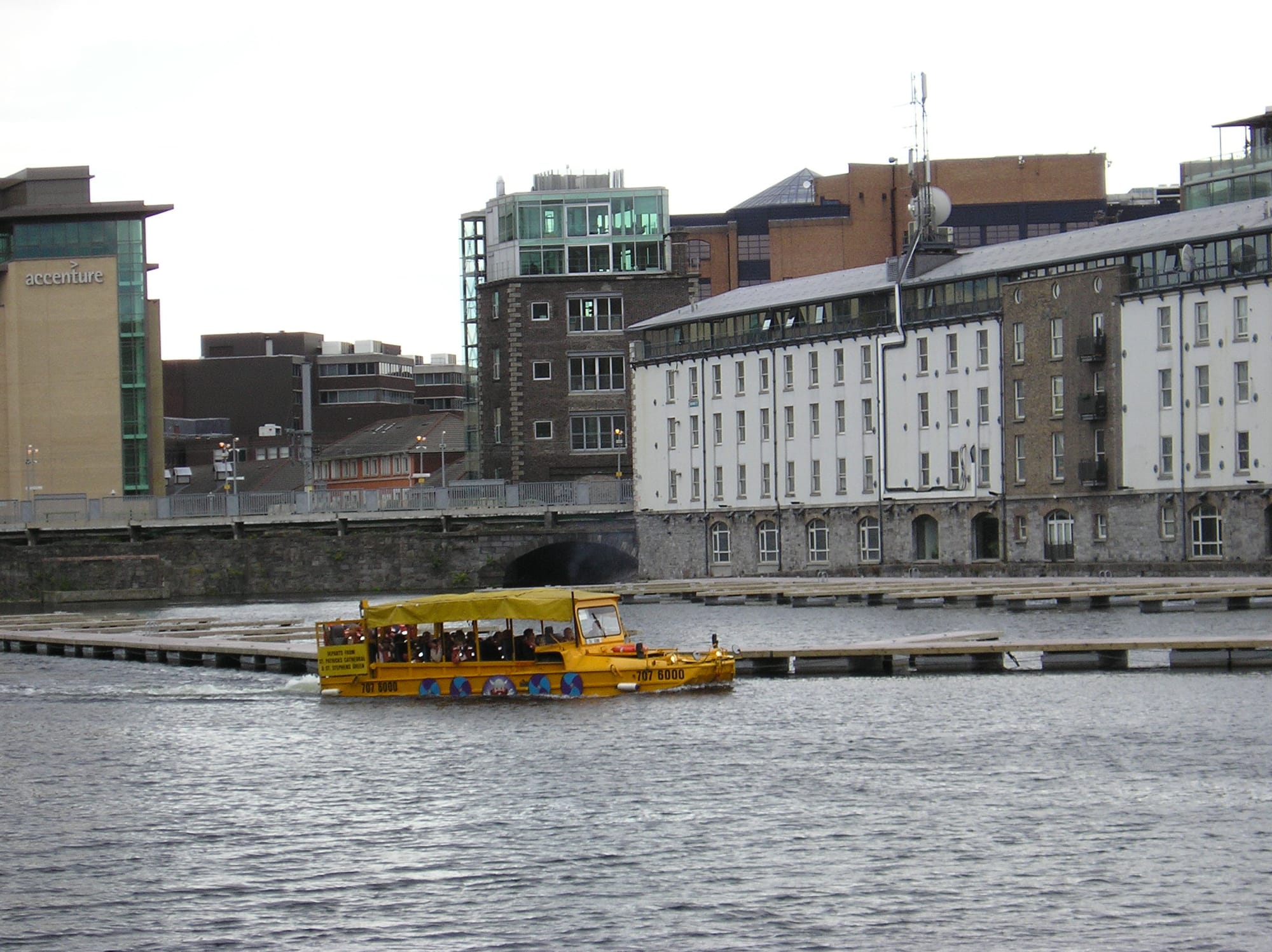 2004 07 Grand Canal Basin Viking Splash in Grand Canal Basin