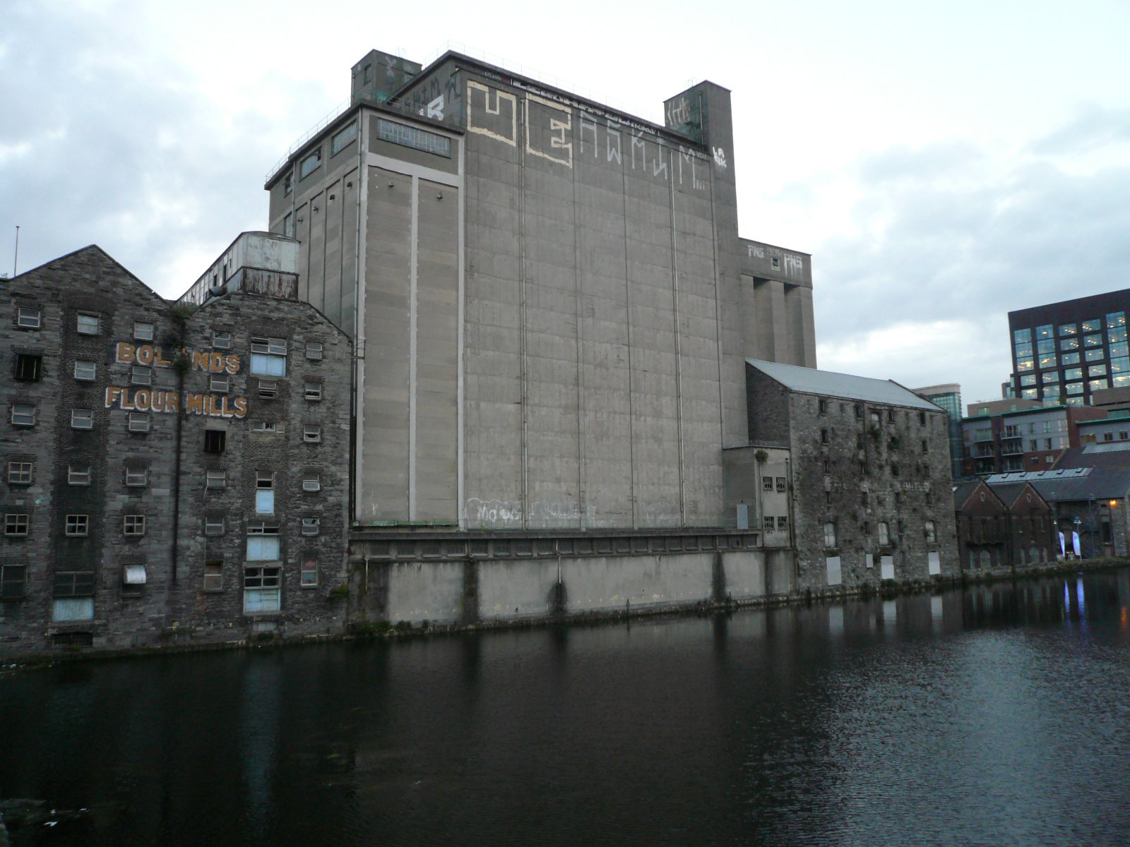 2015 09 Grand Canal Basin Dublin 4 Bolands Mills, vacant since 2001