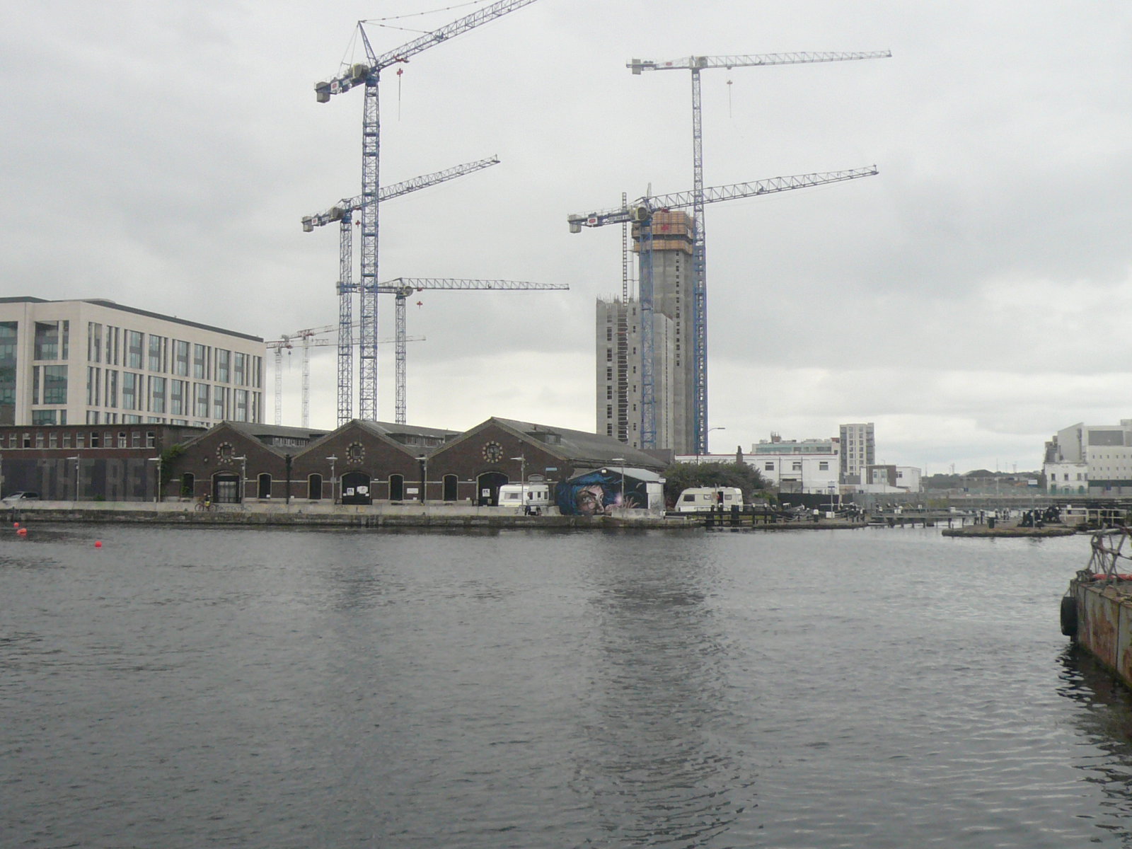 2016 06 Grand Canal Basin Dublin 4, cranes at work building the new docklands