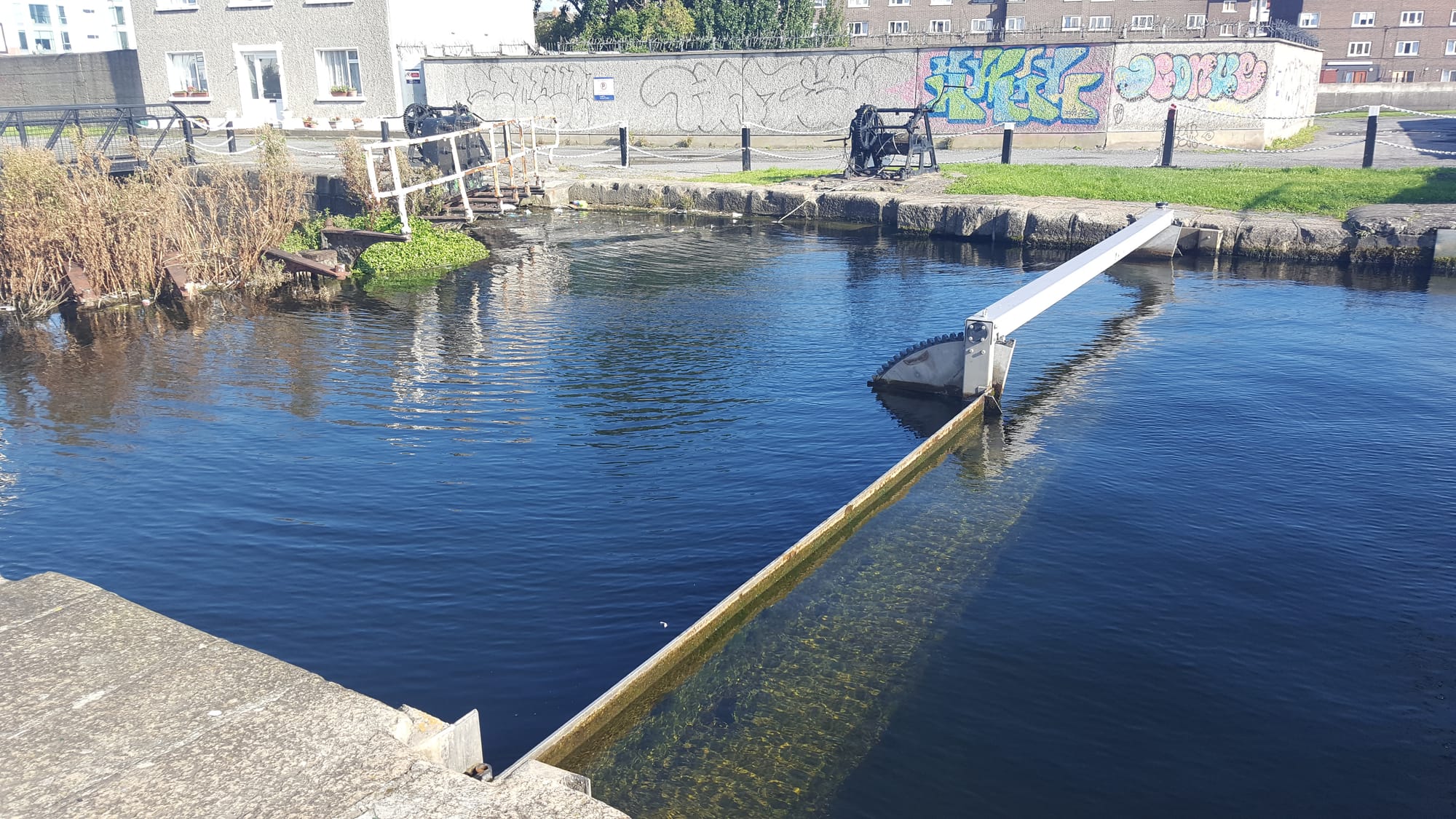 2016 10 02nd Grand Canal Basin Dublin Camden Lock control damper whilst awaiting new gates