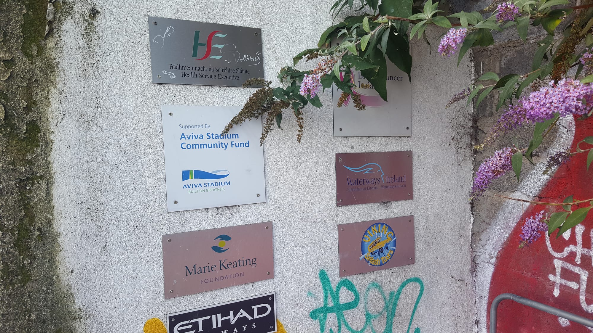 2016 10 02nd Grand Canal Basin Dublin, sponsors of Plurabelle Paddlers