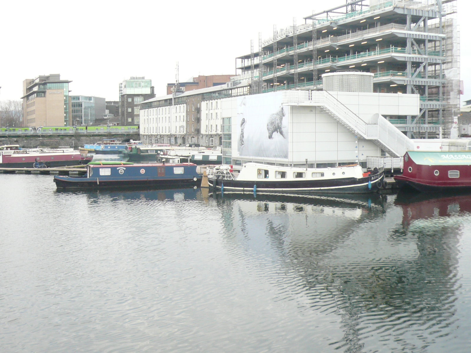 2017 12 Grand Canal Dublin  visitors centre, new Waterways House overlooking