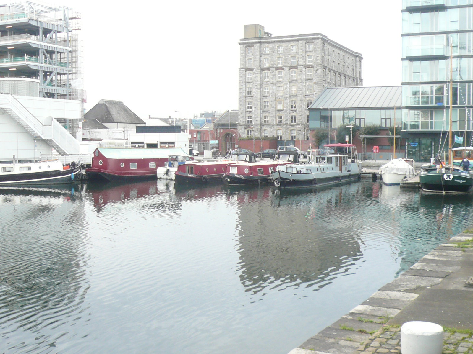 2017 12 Grand Canal Dublin inner basin fleet
