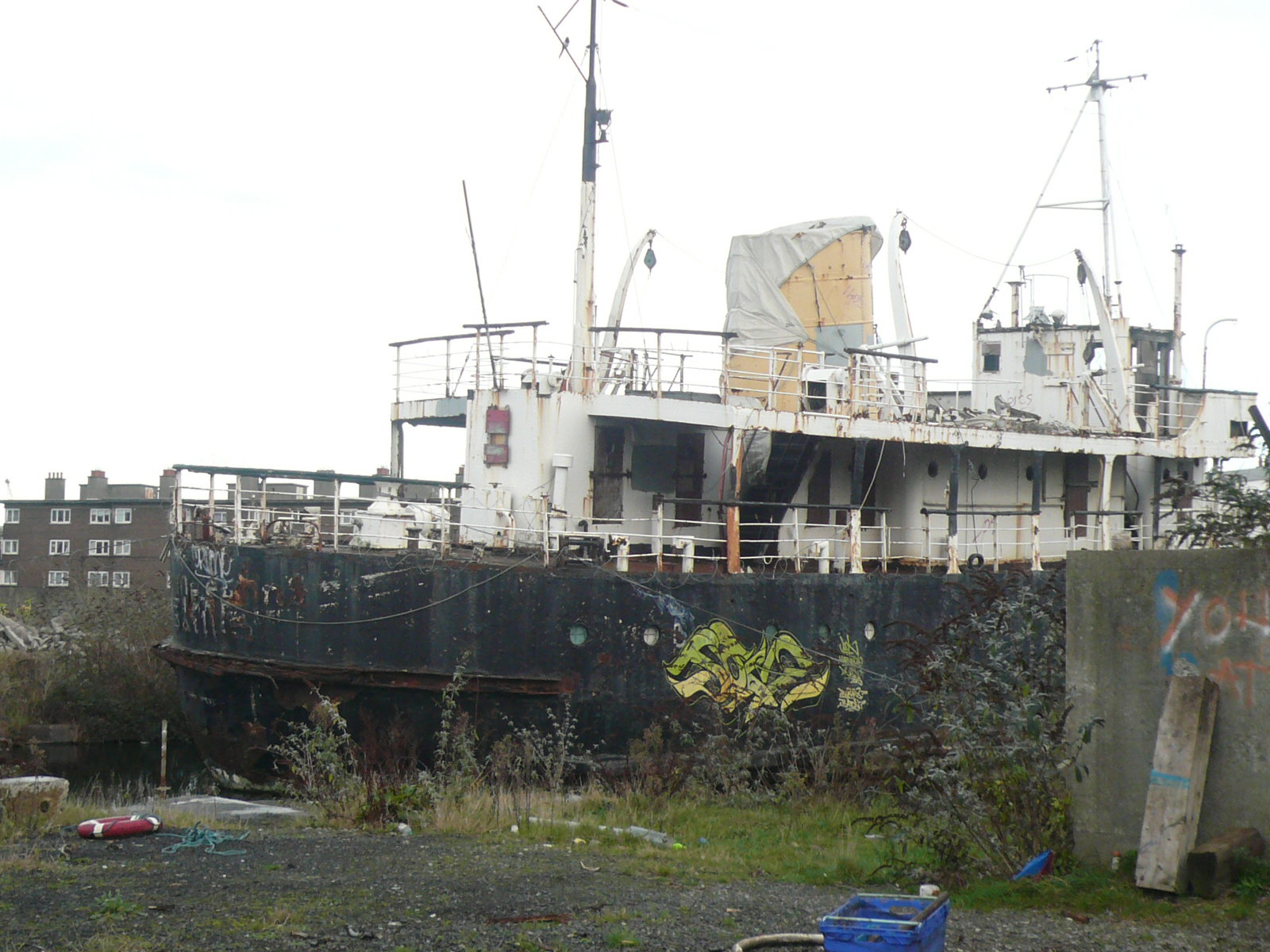 2017 12 Grand Canal Dublin Naomh Eanna in dry dock