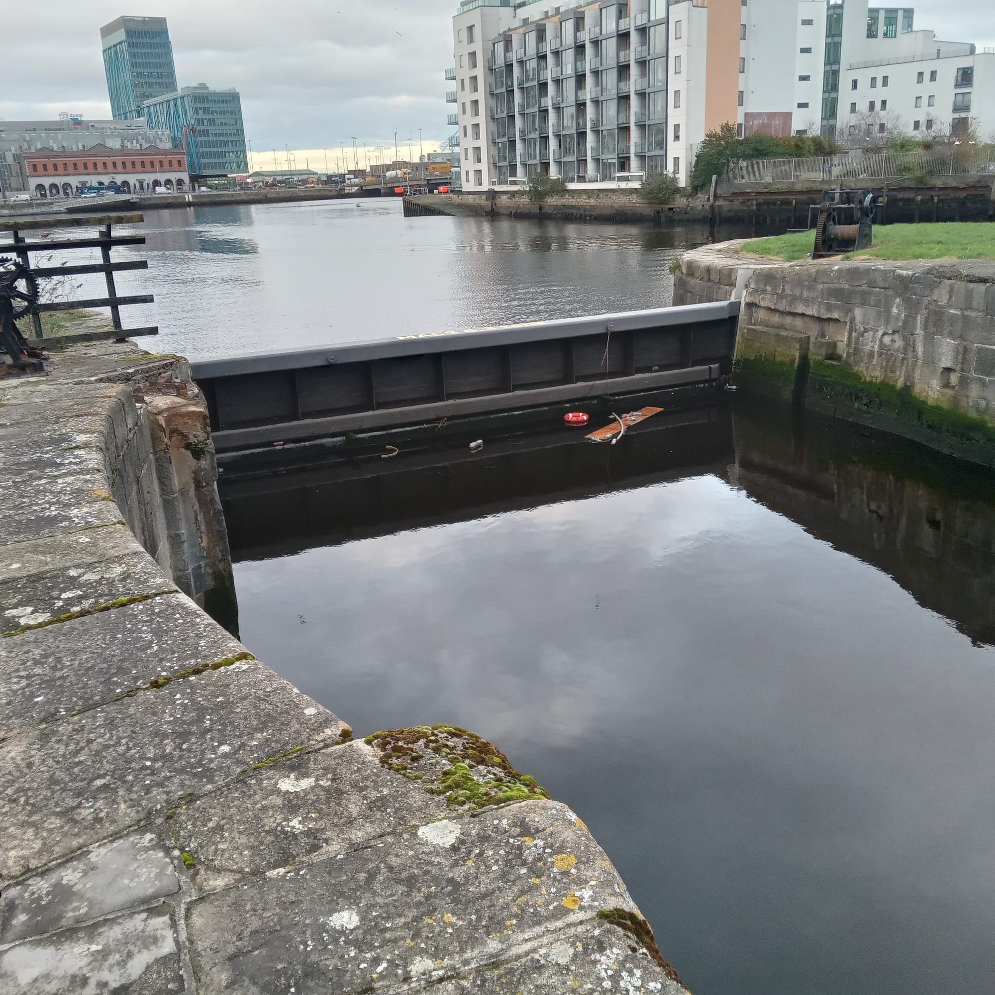 2023 11 29th Grand Canal  Basin Dublin, Camden Lock sealed by steel dam