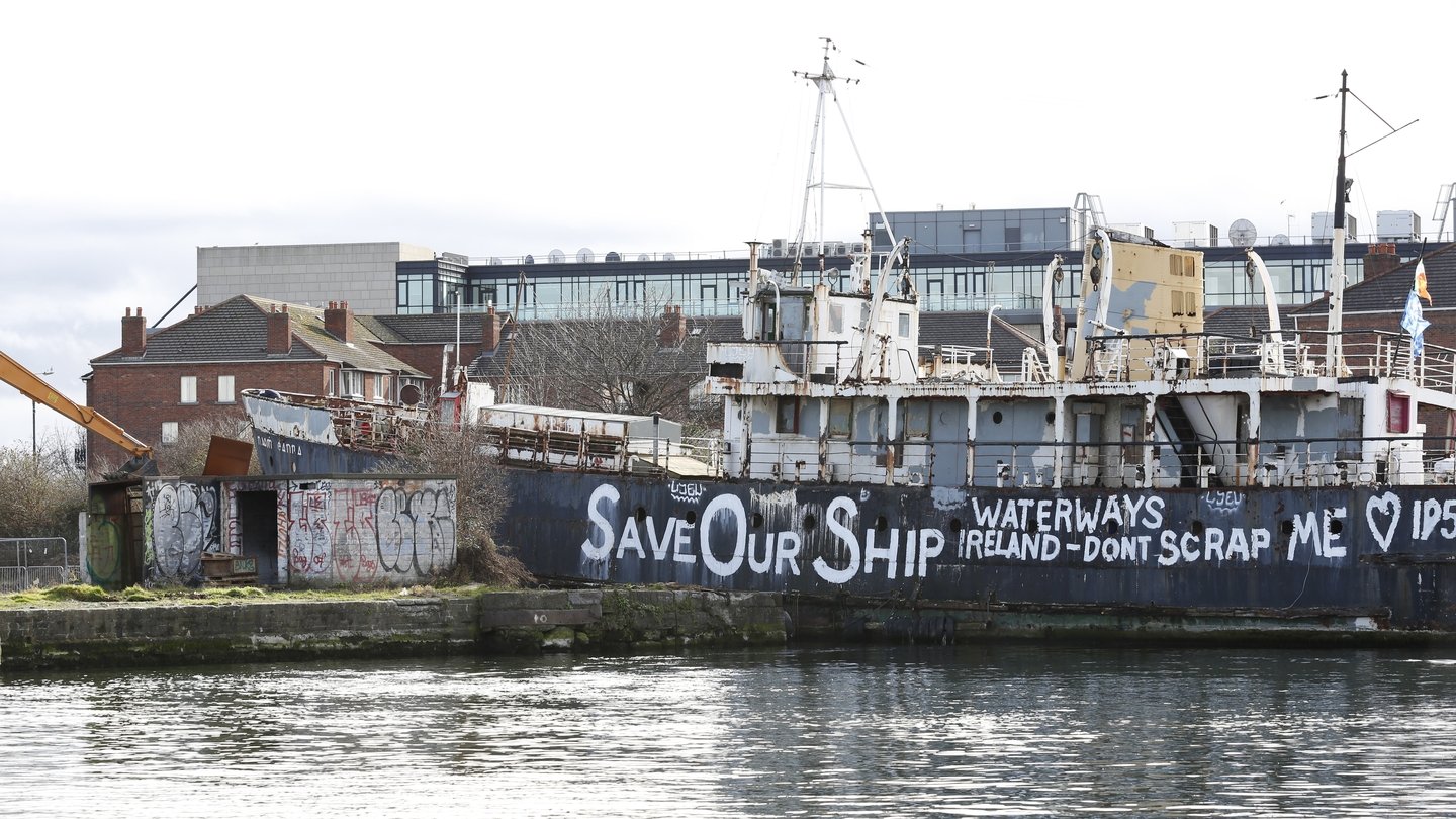 Grand Canal Basin Dublin 4, Naomh Eanna decays in dry dock