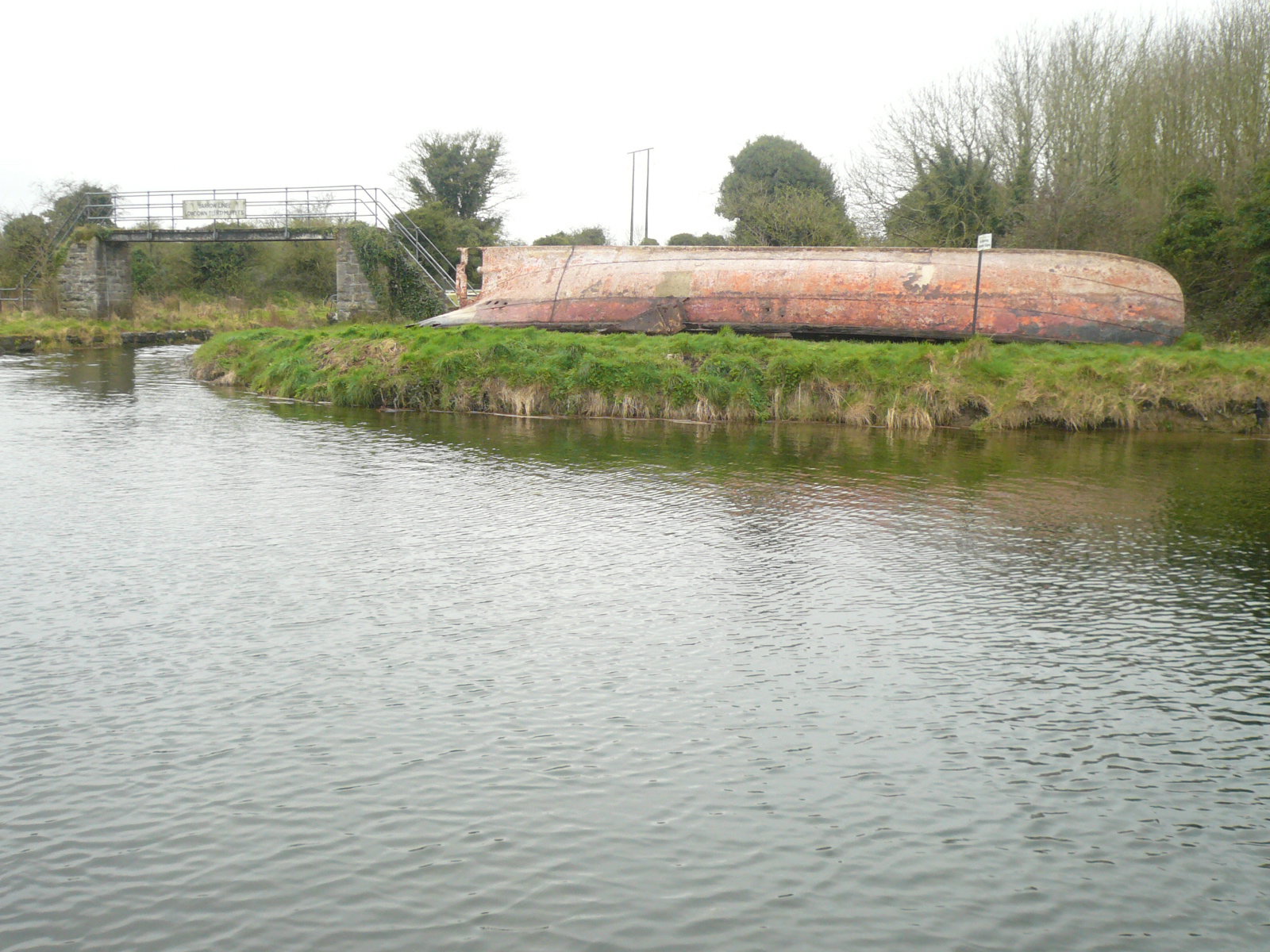 2017 03 Grand Canal Lowtown Dublin Port Tug Rosbeg upturned