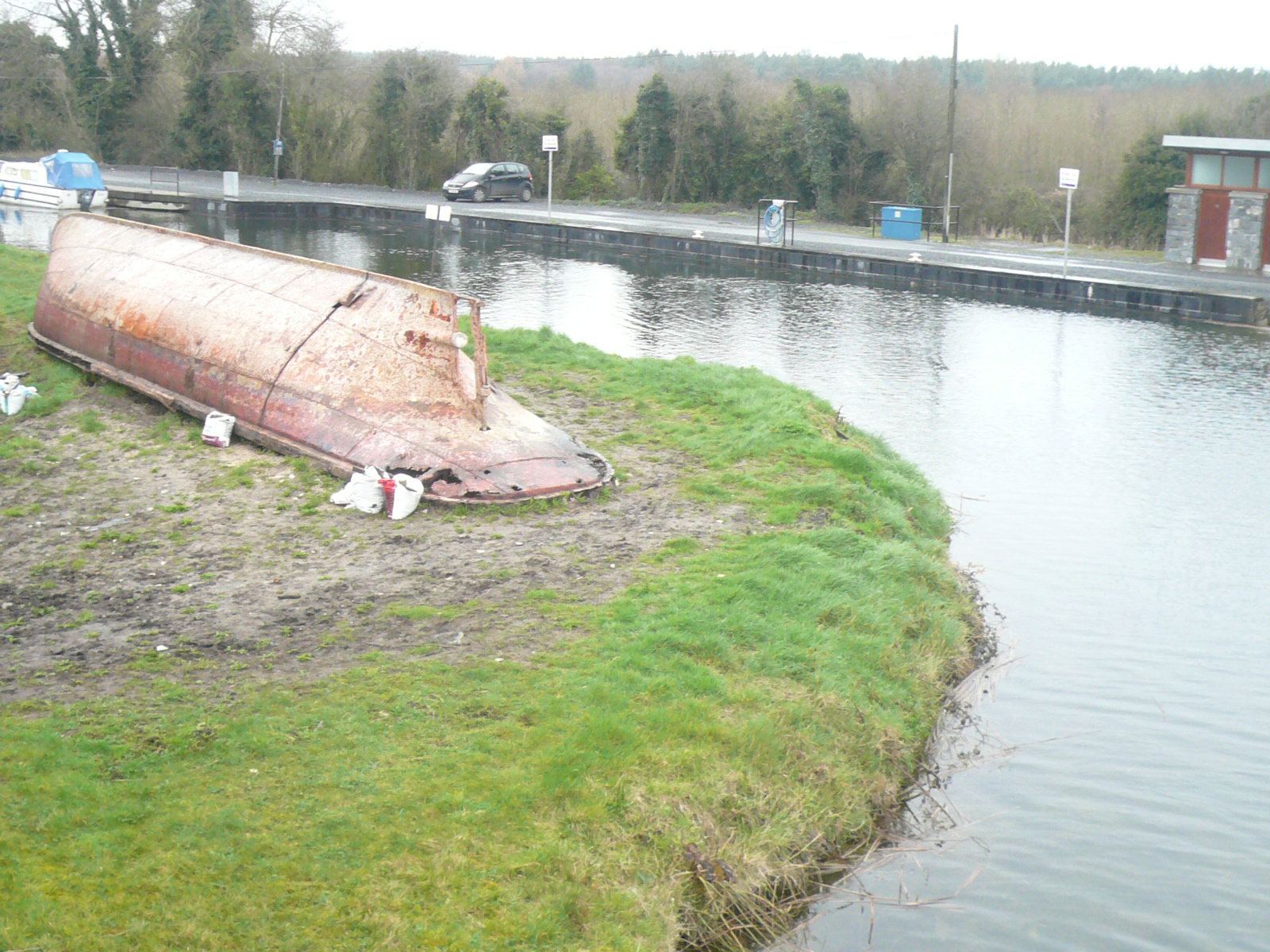 2017 03 Grand Canal Lowtown Dublin Port Tug Rosbeg upturned
