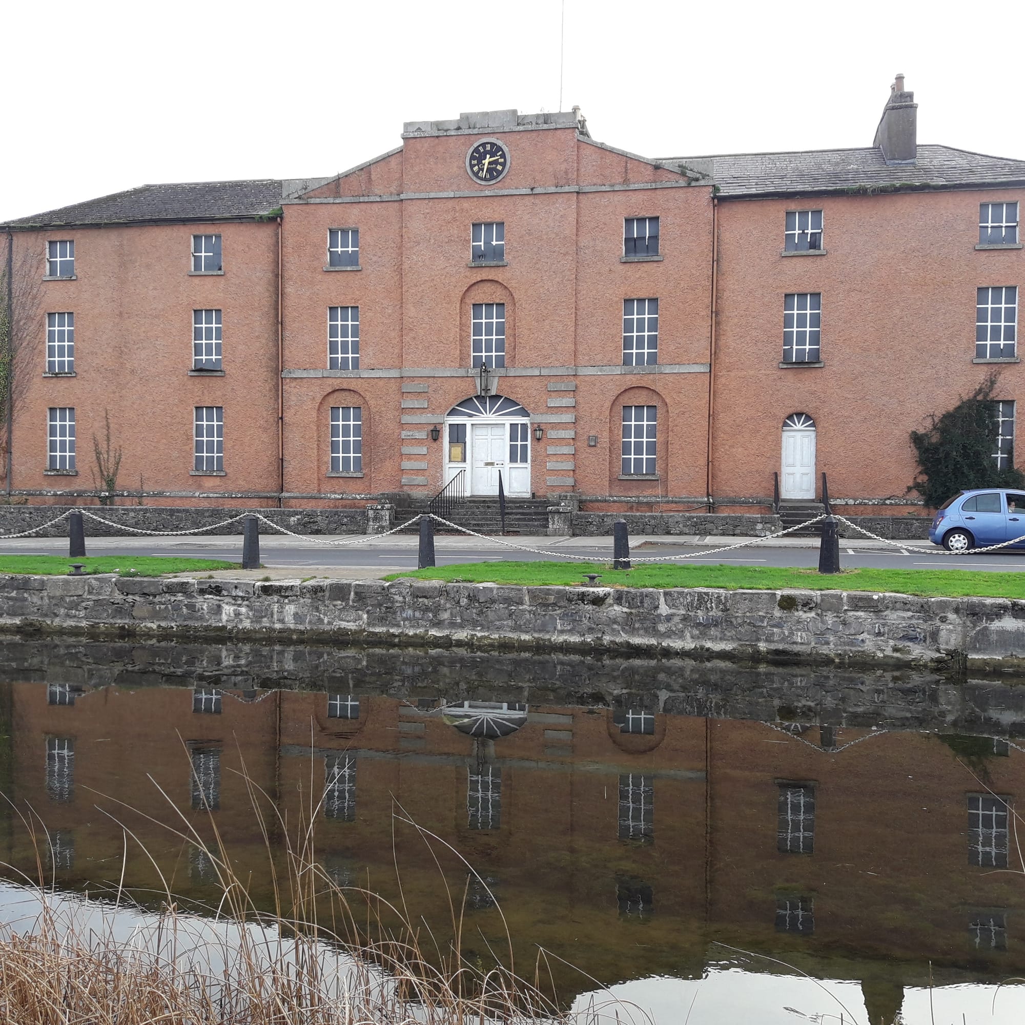 2018 10 29th Grand Canal Robertstown Hotel remains vacant and boarded up