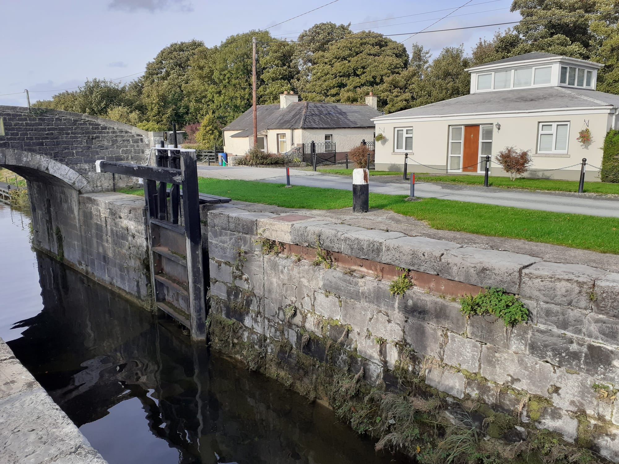 2022 10 08th Grand Canal Lowtown, two of the three Lock Keepers cottages