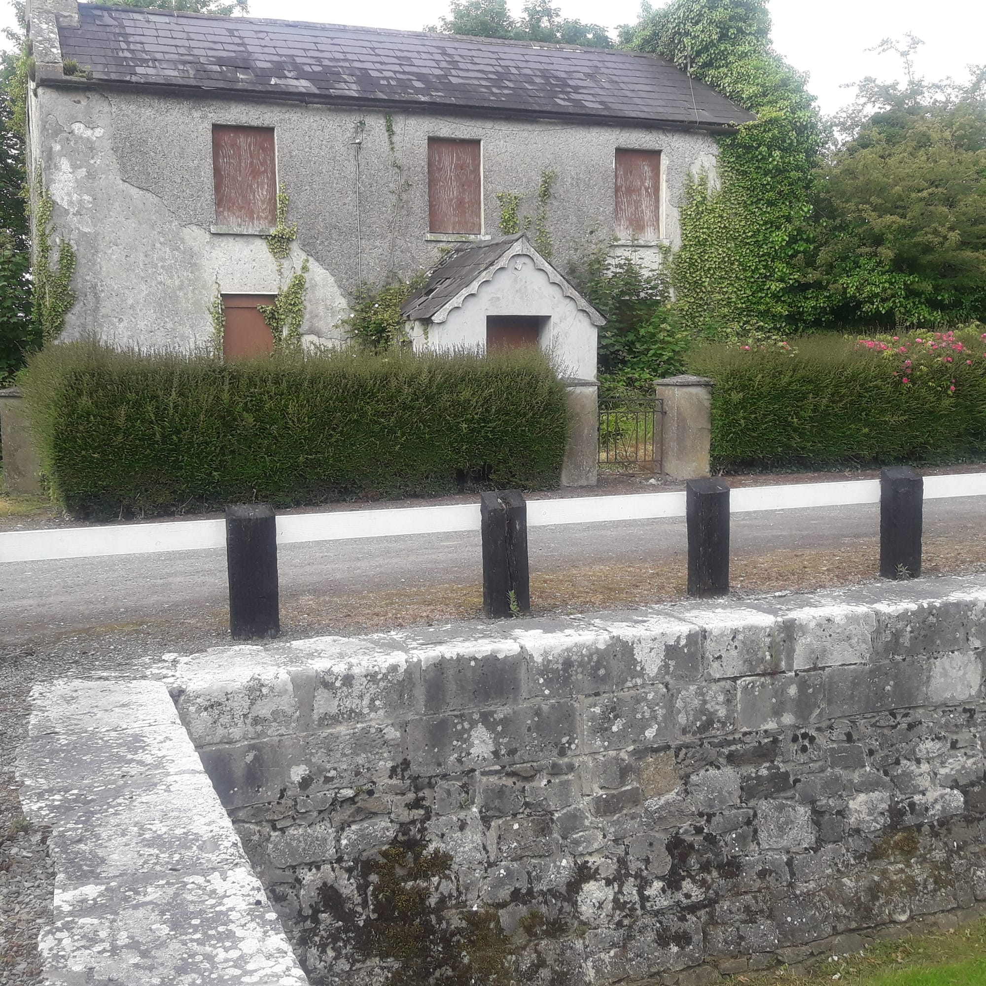 2019 06 21st Grand Canal Kilbeggan disowned harbour masters house