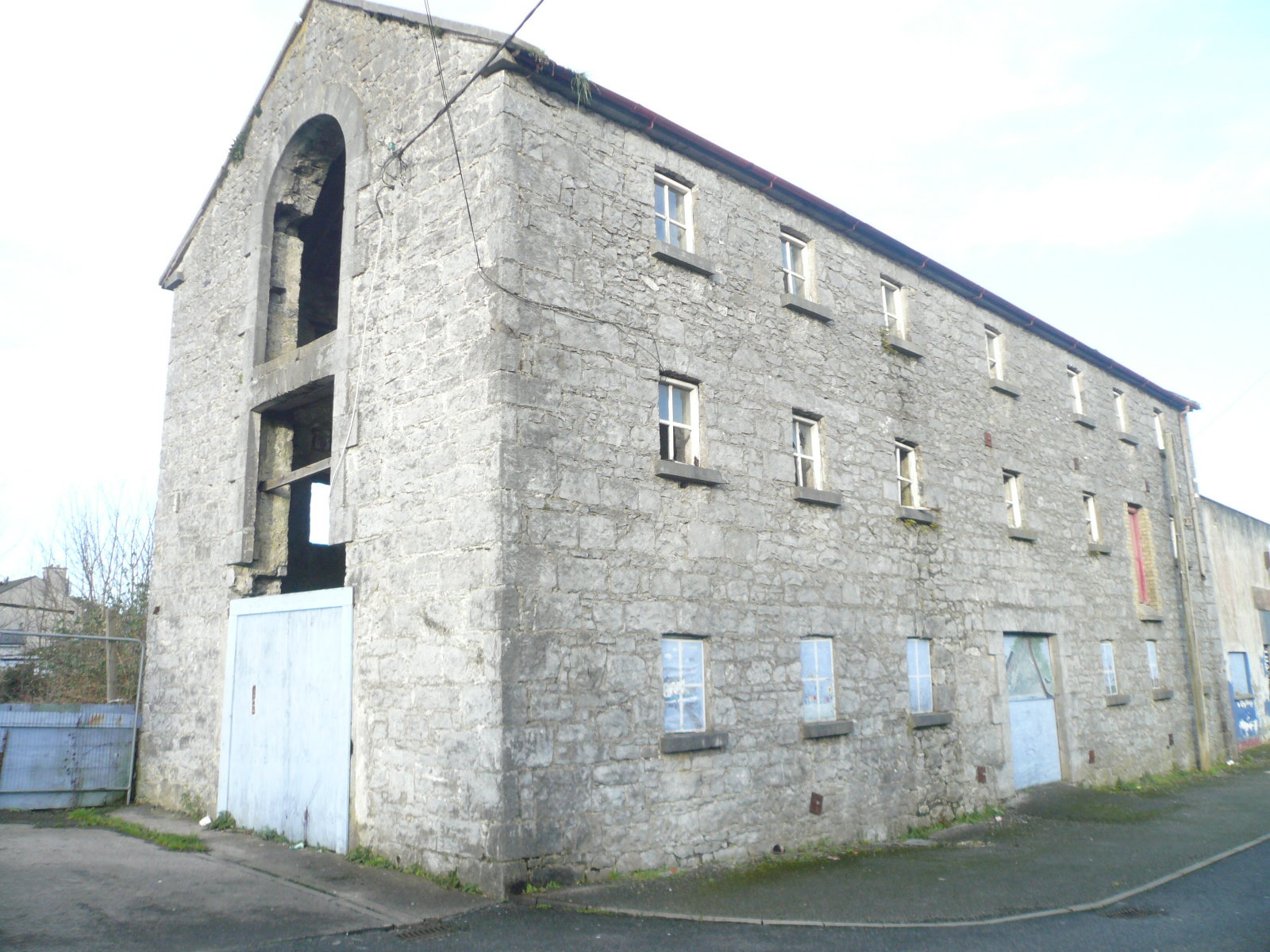 2017 12 Grand Canal Ballinasloe, former canal stores building