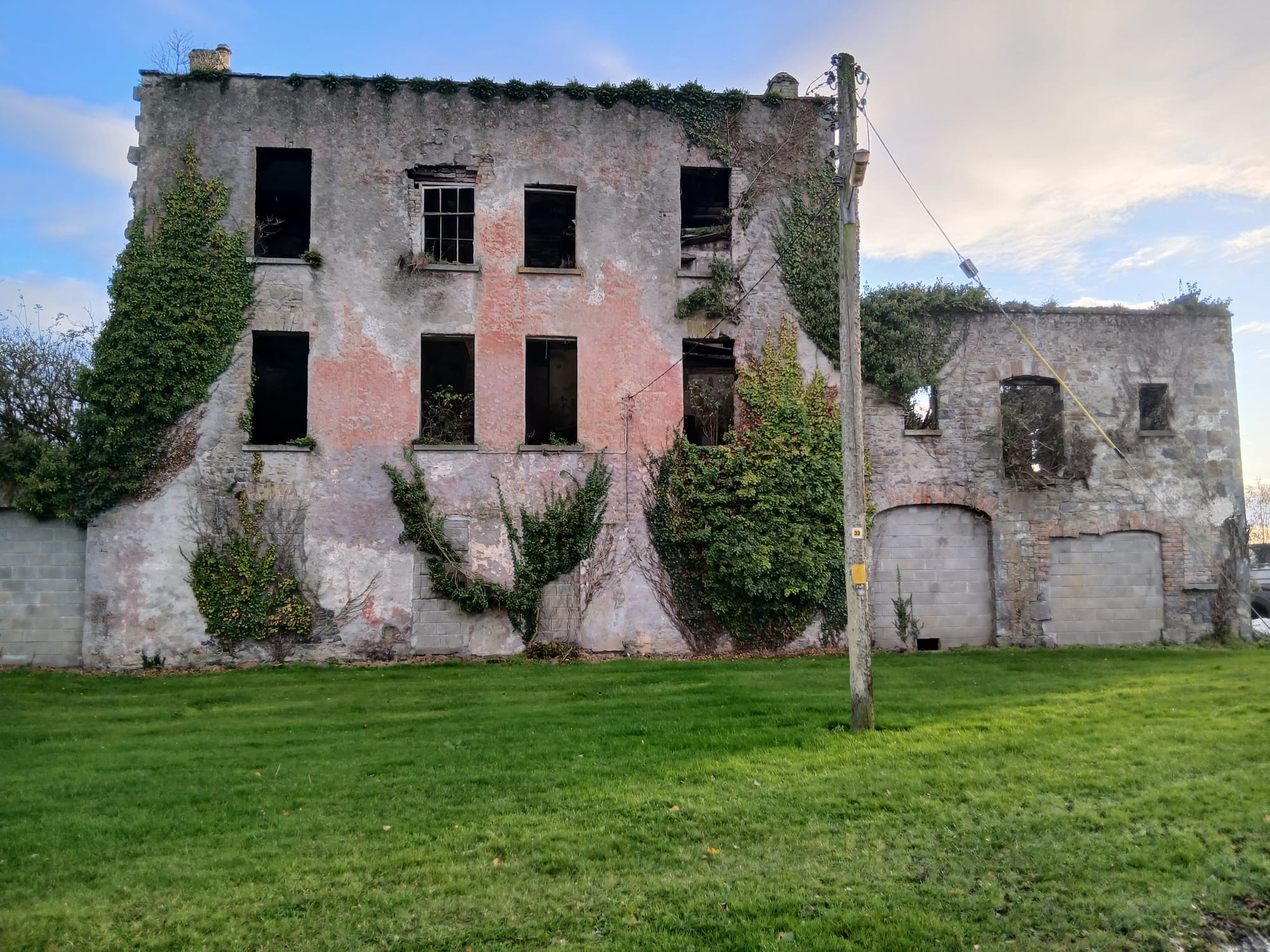2025 10 24th Grand Canal Shannon Harbour former barracks