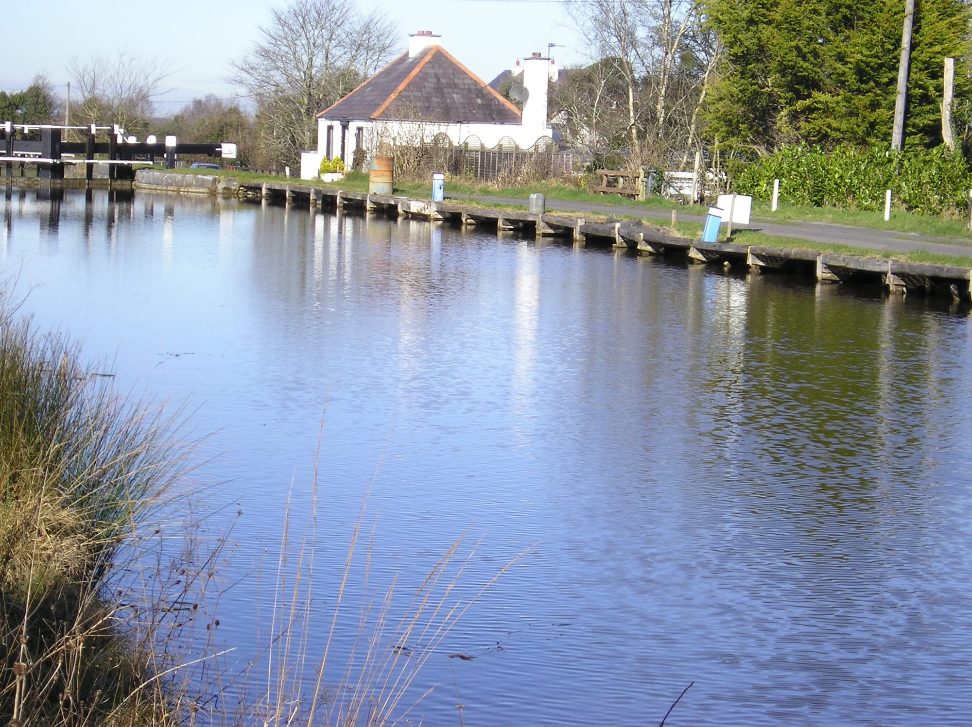2008 03 Grand Canal lock 24 former base of Celtic Canal Cruisers