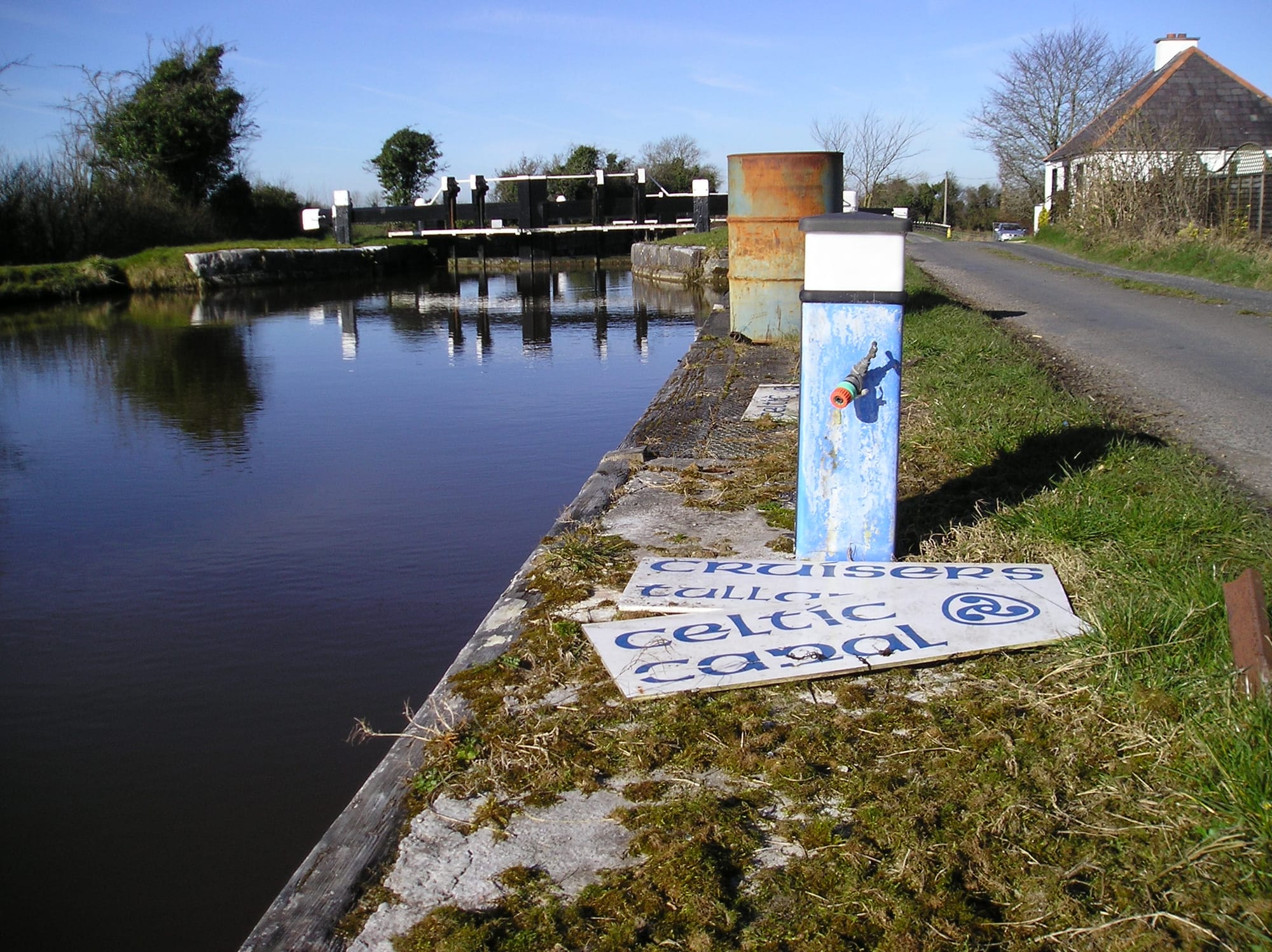 2008 03 Grand Canal lock 24 former base of Celtic Canal Cruisers