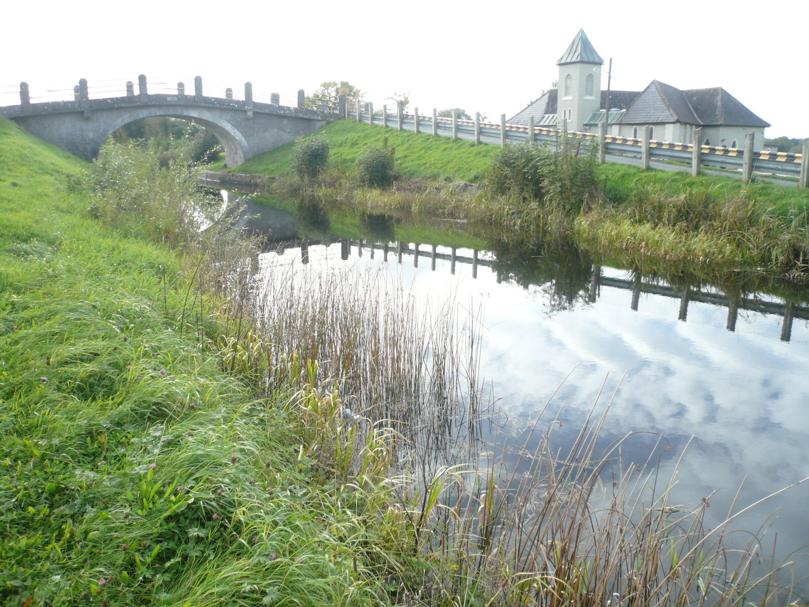 2015 12 16th Grand Canal Pollagh bridge and church with Harry Clarke windows
