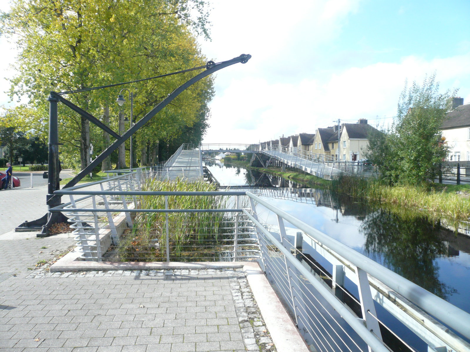 2017 09 30th Grand Canal Tullamore DEW old crane at new quayside