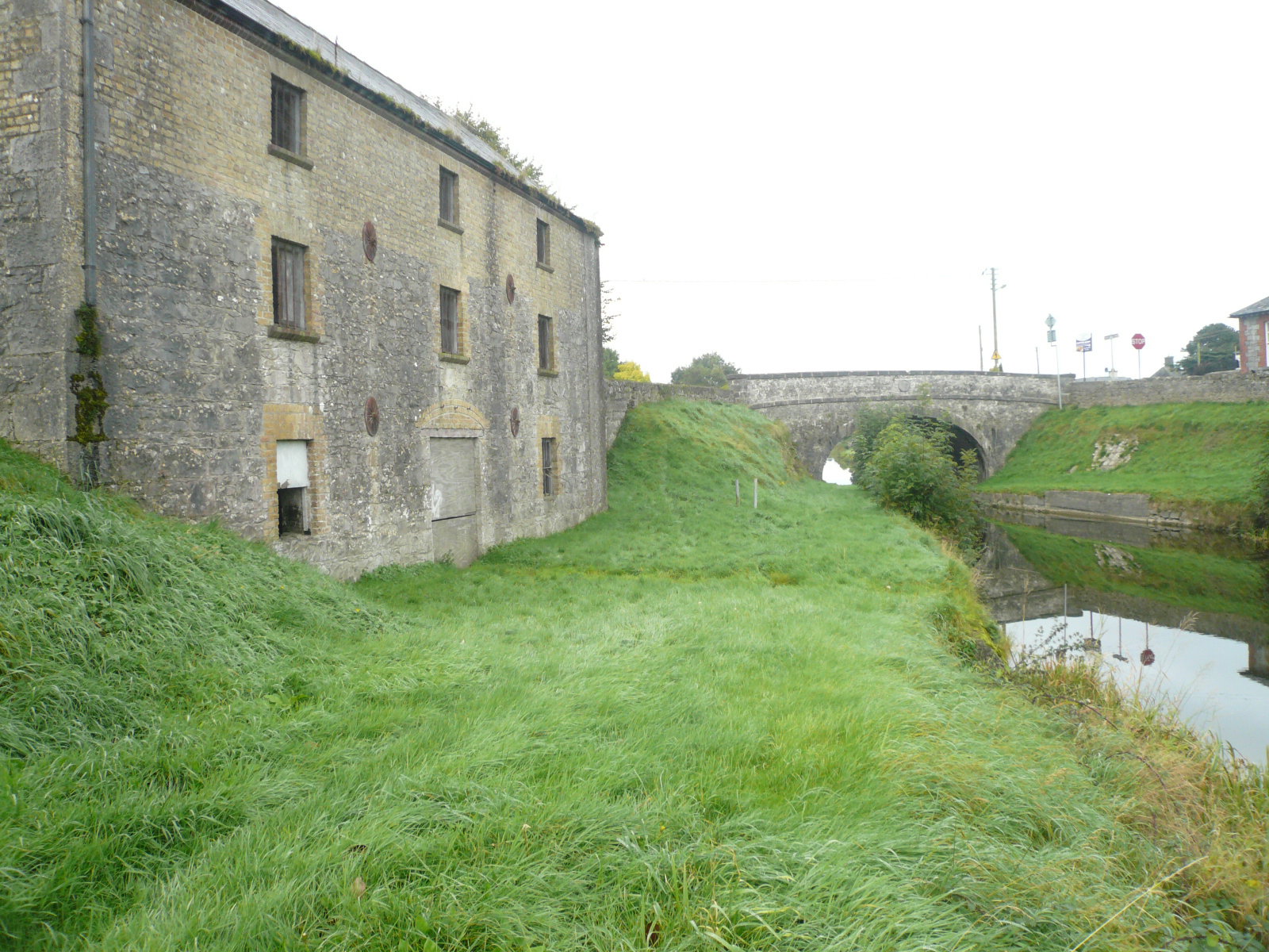 2017 09 30th Grand Canal Daingean canal storehouse restored