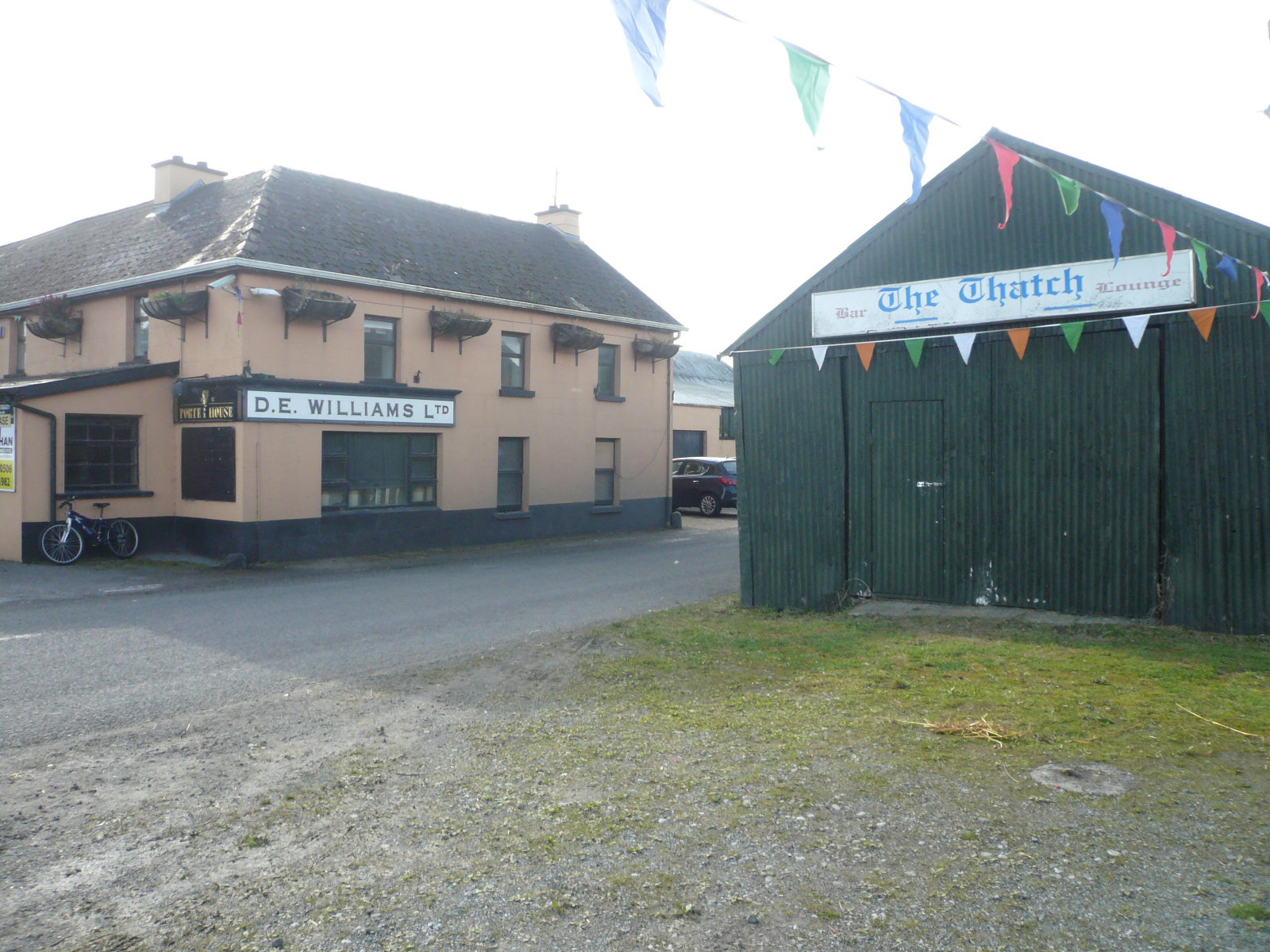 2017 09 30th Grand Canal Rahan Thatch Pub towpath