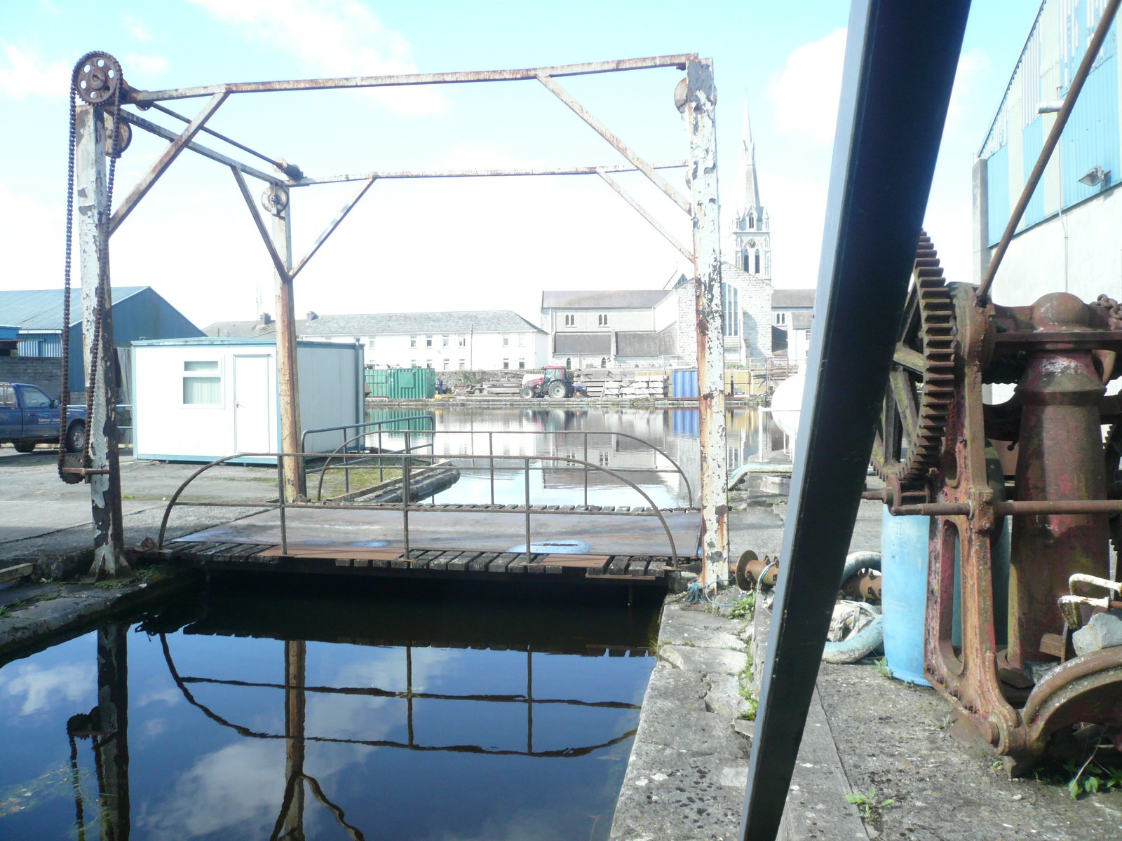 2017 09 30th Grand Canal Tullamore lift bridge to inner basin