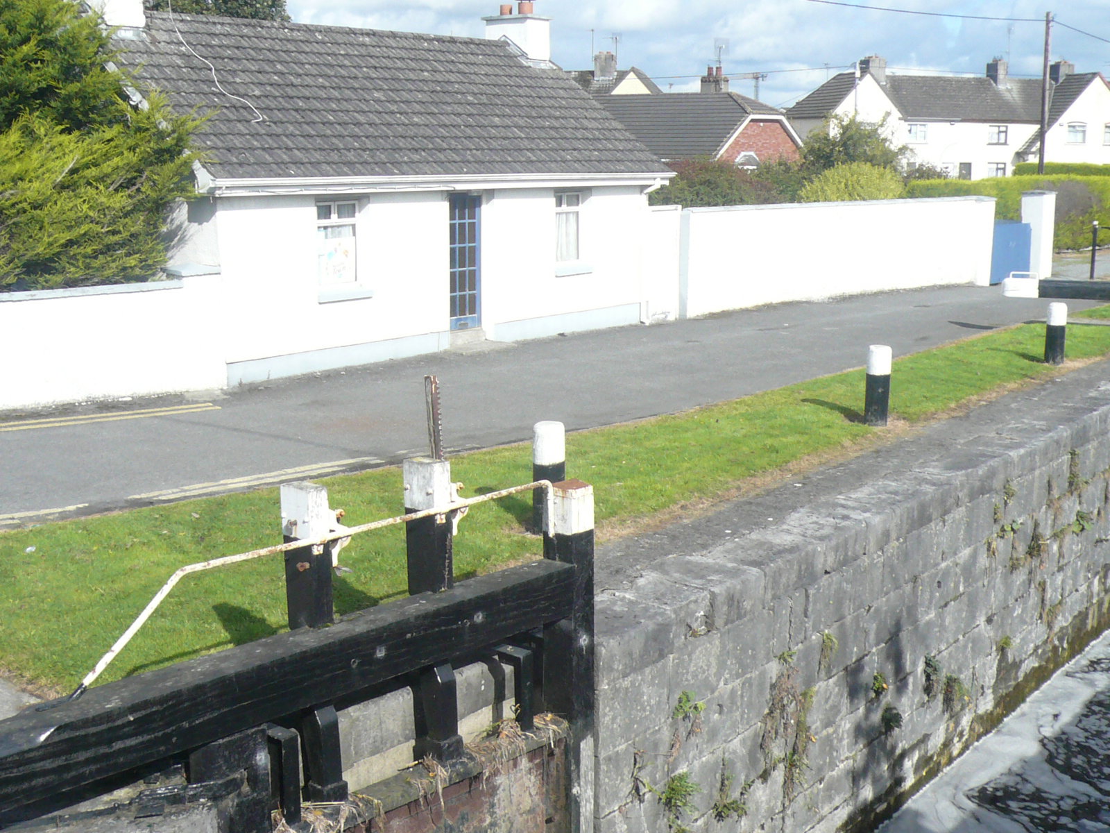 2017 09 30th Grand Canal Tullamore lock 27 Cox Bridge