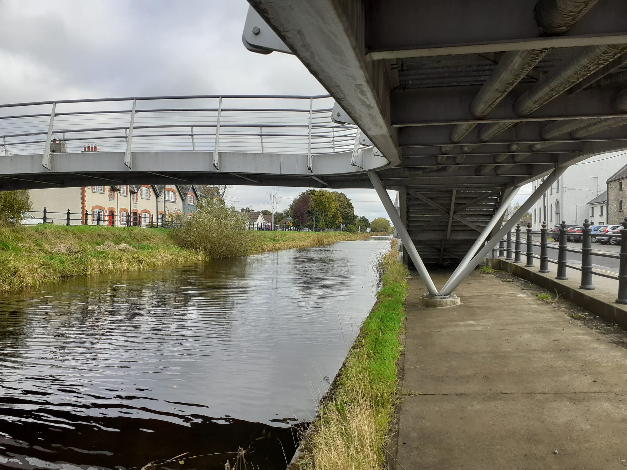 2021 10 Grand Canal Tullamore new bridge blocks towpath
