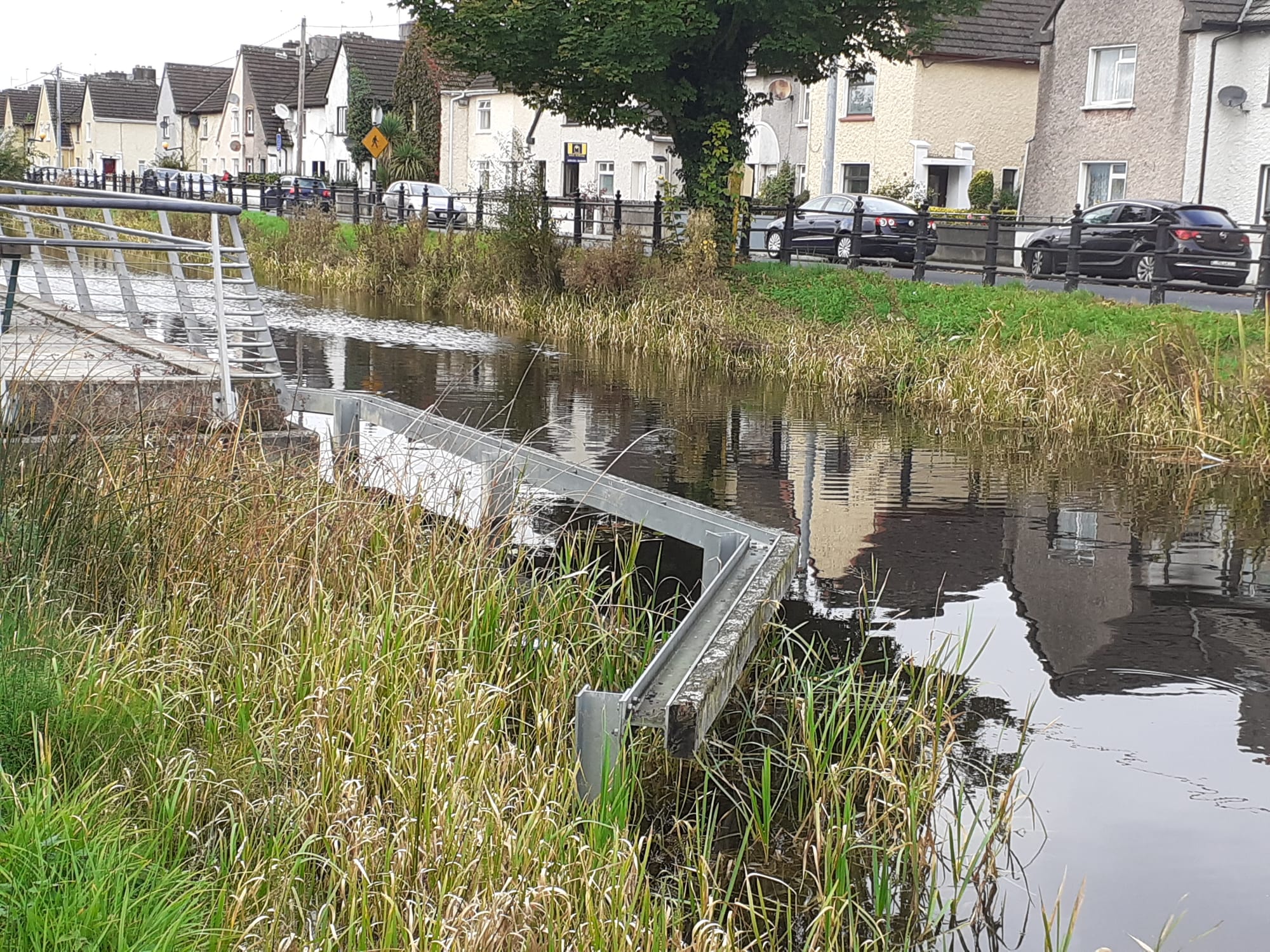 2021 10 Grand Canal Tullamore canal narrowed for new pub decking