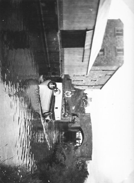 1948 07 Grand Canal Belmont Lock 33 Philipstown mv Eilis