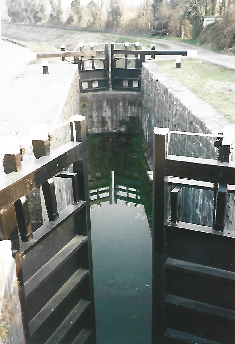2003 03 Royal Canal Lock 44 Savage Bridge, before watering and reopening of the canal