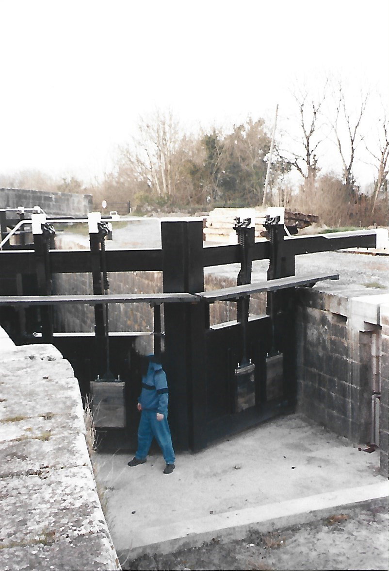 2003 03 Royal Canal Lock 44 Savage Bridge, before watering and reopening of the canal