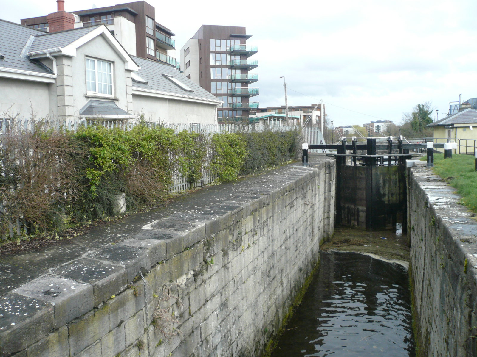 2016 04 Royal Canal Dublin Ashtown Lock 10, lock keepers house sold off