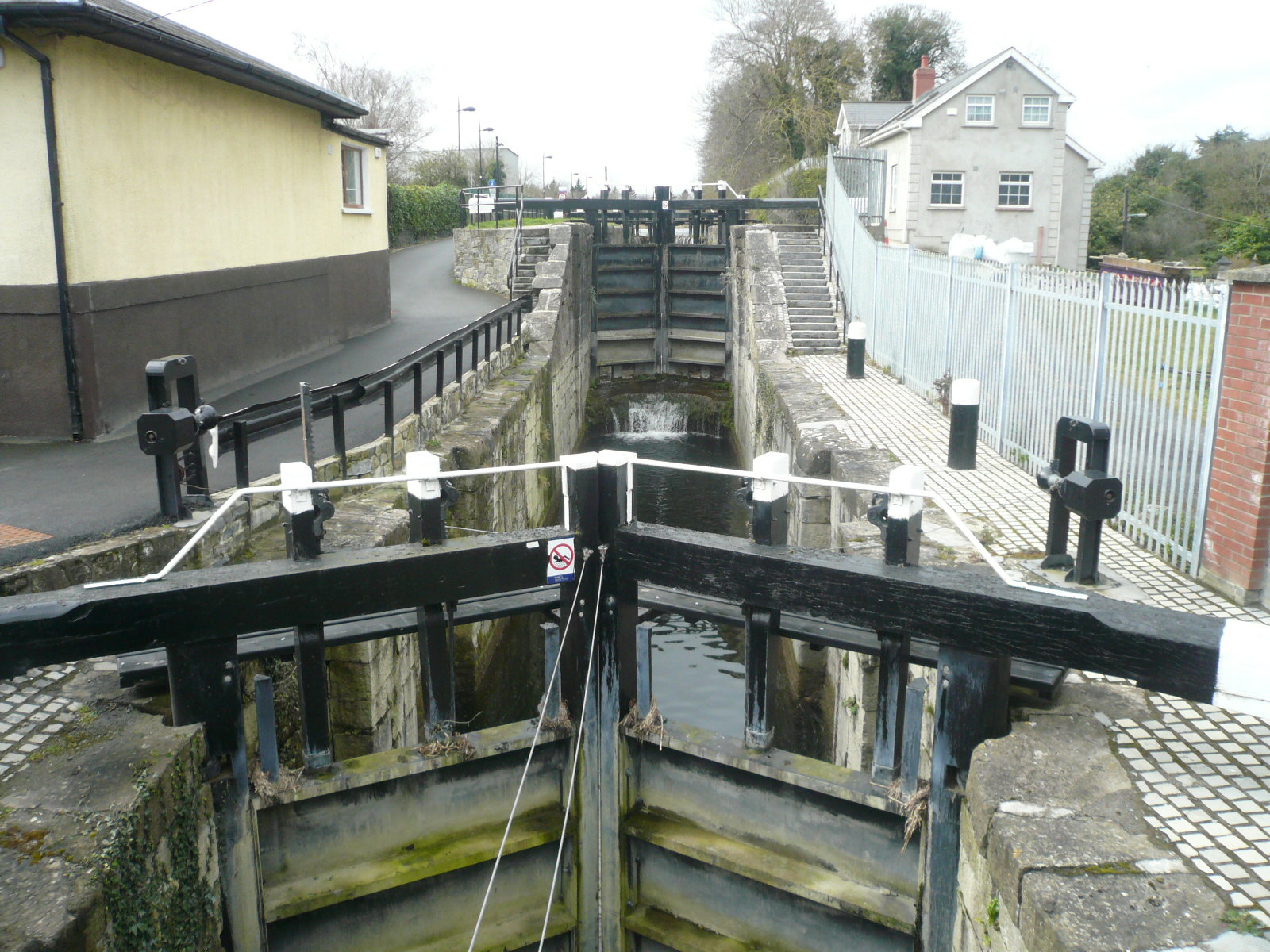 2016 04 Royal Canal Dublin Ashtown Lock 10, lock keepers house sold off
