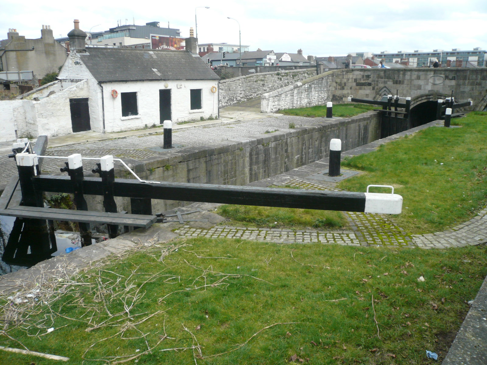 2016 04 Royal Canal Dublin Lock No.1, North Strand, original lock keepers cottage